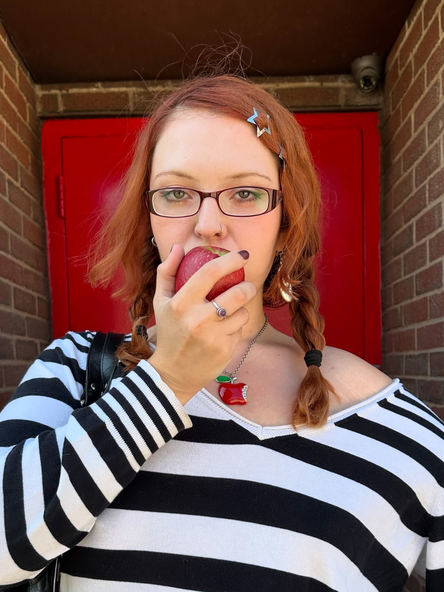 an apple a day helps jess slay or however the saying goes 🍎🍎🍎

#LTKPlusSize #LTKSeasonal #LTKMidsize