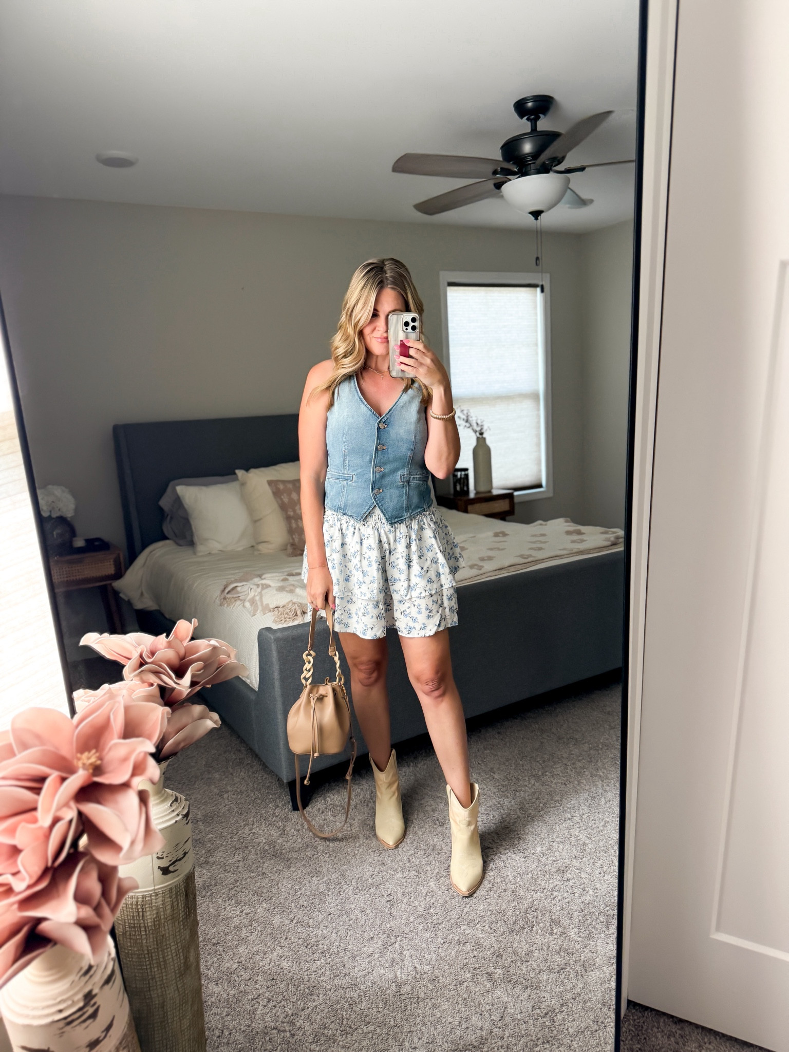 Cuuuute skirt under $10.
#datenightoutfit
#nashville
#countryconcert

#LTKStyleTip #LTKSeasonal #LTKFindsUnder50