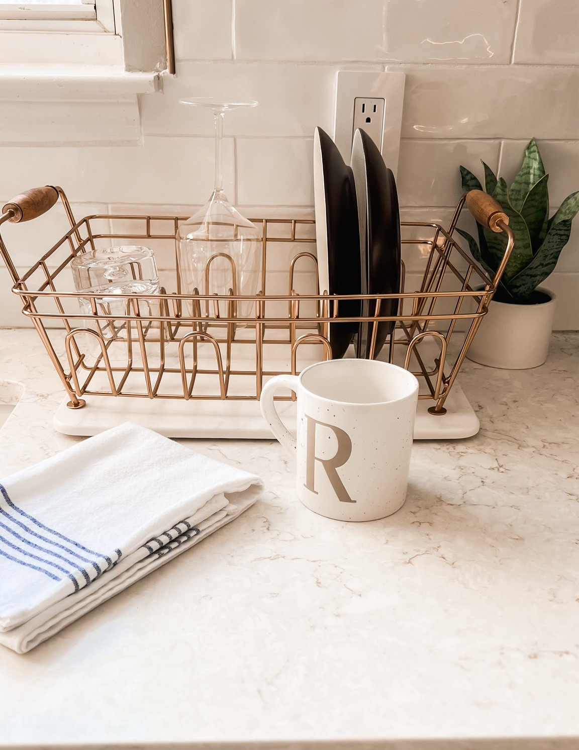 This metal drying rack from hearth & Hand was a perfect addition to my kitchen and compliments my gold hardware beautifully. #homedecor #dryingrack #goldaccents #kitchengadgets 