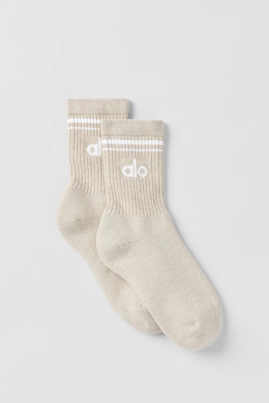ALO | Half-Crew Throwback Socks in Oatmeal Heather/White Beige, Size: Medium | Alo Yoga (US)