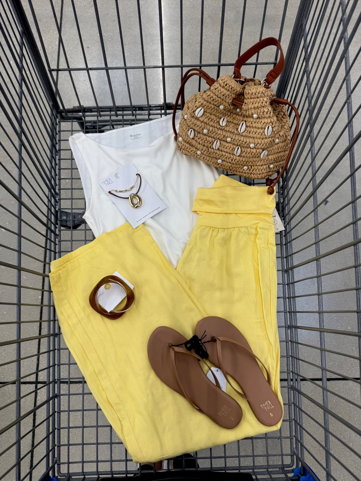 Walmart outfit idea 💛


Walmart fashion, Walmart style, Walmart outfit 

#LTKFestival #LTKmomlife #LTKootd