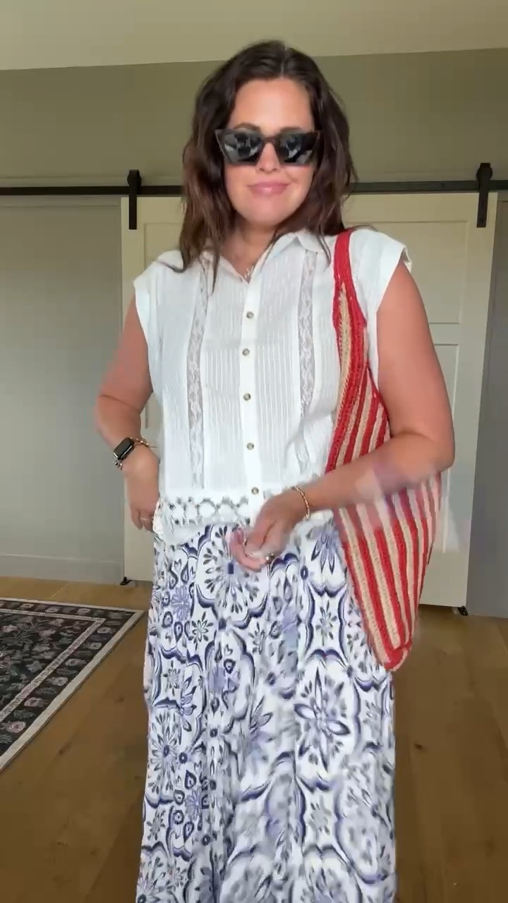 When the try-on is so good it needs choreography. 