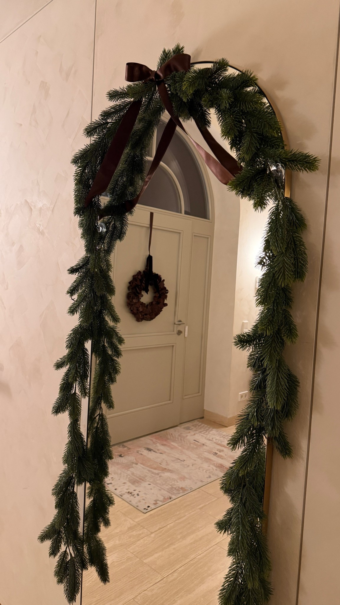 Tannengirlanden befestigen 