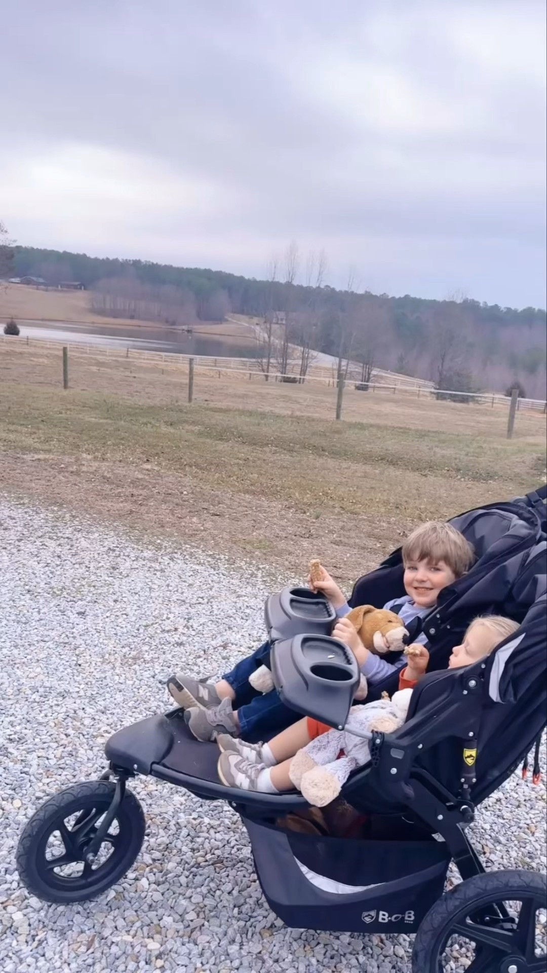 A beautiful rainy morning walk a r o u n d  t h e  f a r m 🤍