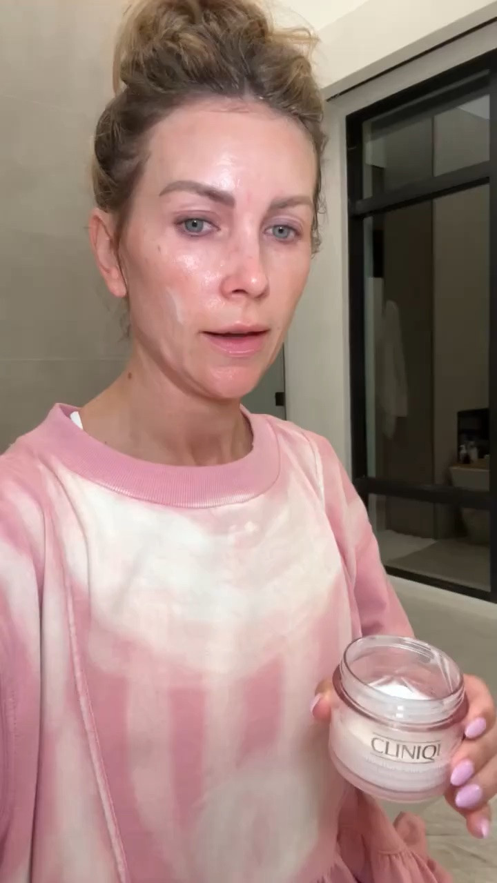 20% off my Clinique moisturizer! This is truly the best night time moisturizer ever! I’ve tried so many and always go back to this one!

#LTKSaleAlert #LTKOver40 #LTKBeauty