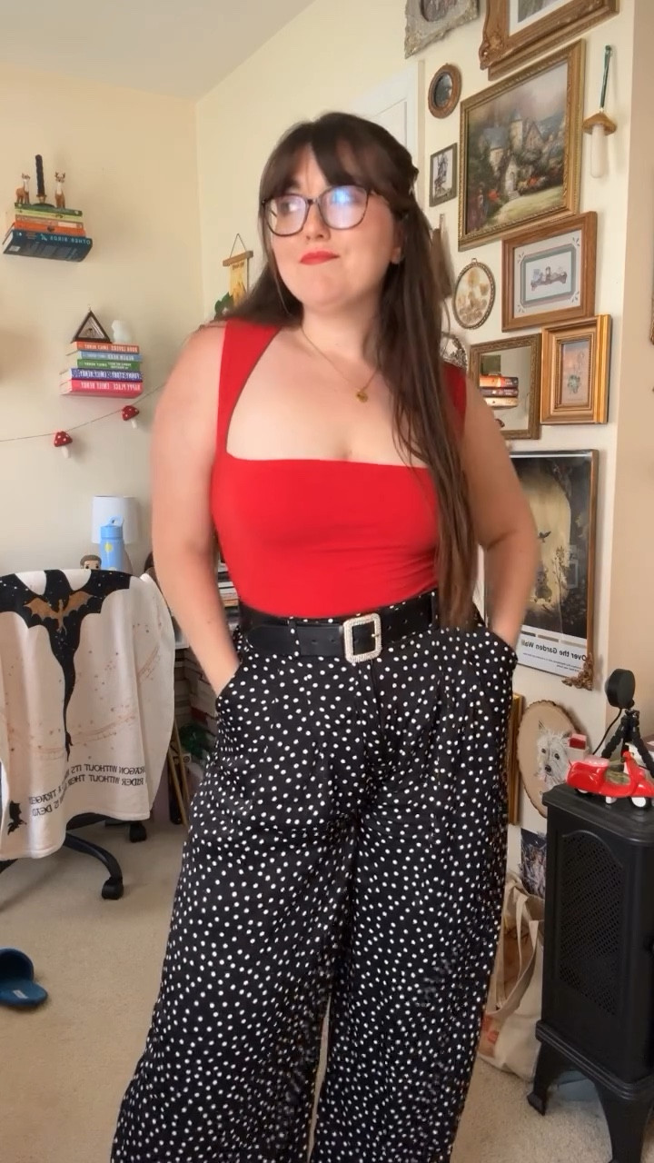 I’m sorry but this song!! THIS SONG! This one is for every single one of us who have been told we are too much or we’re being dramatic! Maybe we’re being dramatic on purpose! Ever thought of that? Lol jk jk. Also as a certified Queen super fan I am obsessed with Spencer’s sound! 😍
✨
Outfit deets:
Top: @abercrombie #abercrombiepartner (link in bio)
Pants: @nuuly x @anthropologie 
Shoes: @drmartensofficial Blaire’s (wear your bandaids people!)
✨
✨
✨
#abercrombie #abercrombiepartner #ootd #fitcheck #fashion #summerstyle