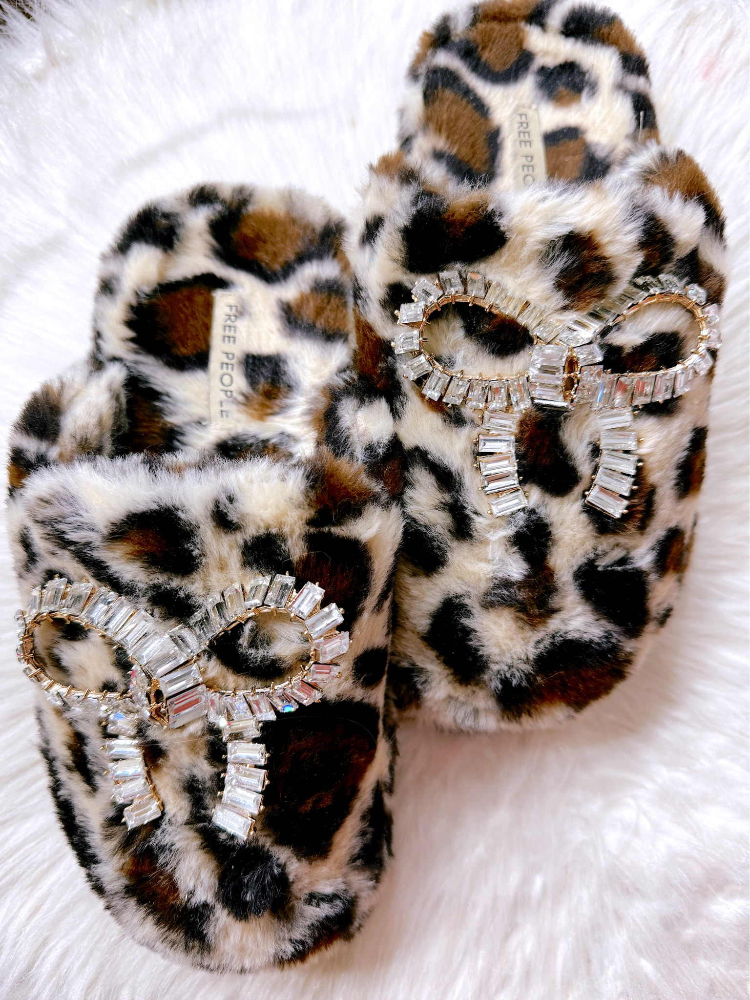 Free People leopard slippers $40
Come in a different color leopard print 
 Cute gift idea for a bestie, sister, or daughter

Teen gifts, gift ideas, Christmas gifts, slippers, leopard print, fall style, fall trends 

#LTKGiftGuide #LTKHoliday #LTKFindsUnder50