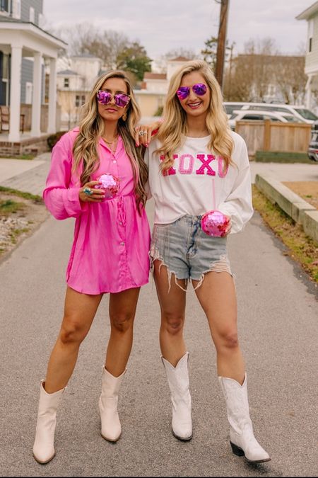 No better galentine than a sista 🫶🏼💕 

📸 @04ramon.nava @kelsie_shae_photography 
@transcendent_stays @transcendentcommunities @shopreddress @goldenhourboutiquevabeach @diffeyewear @_lizbailey 

#LTKU #LTKSeasonal #LTKSpringSale