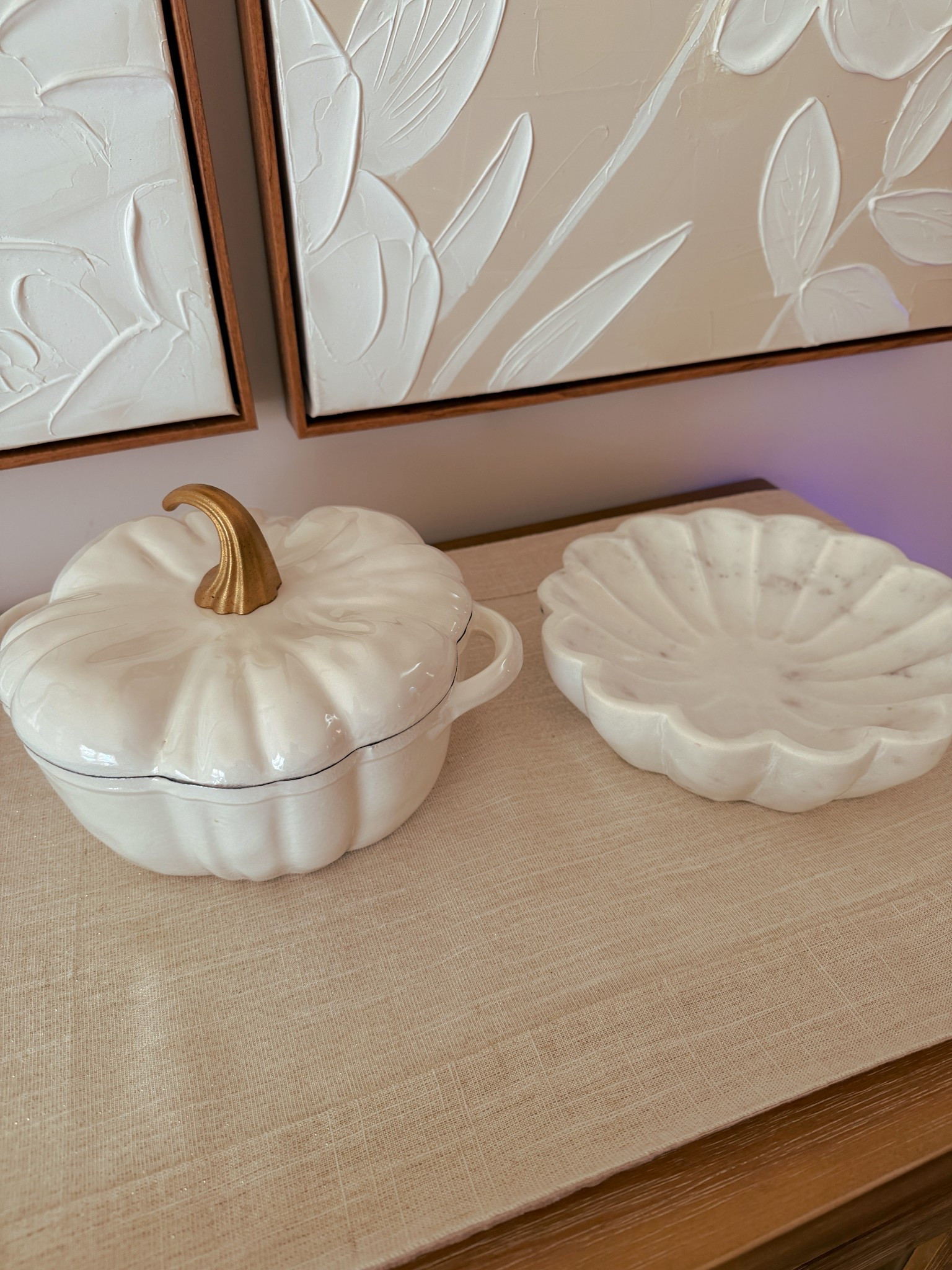 Soft, simple, and a little bit pumpkin-y 🤍🍂 Keeping fall decor minimal this year with textures and neutrals I can use all season. #minimalfall #neutralhome #ltkhome #falldecor #homedecorfinds #ltkfinds #cozystyle


#LTKHome #LTKHoliday #LTKSeasonal
