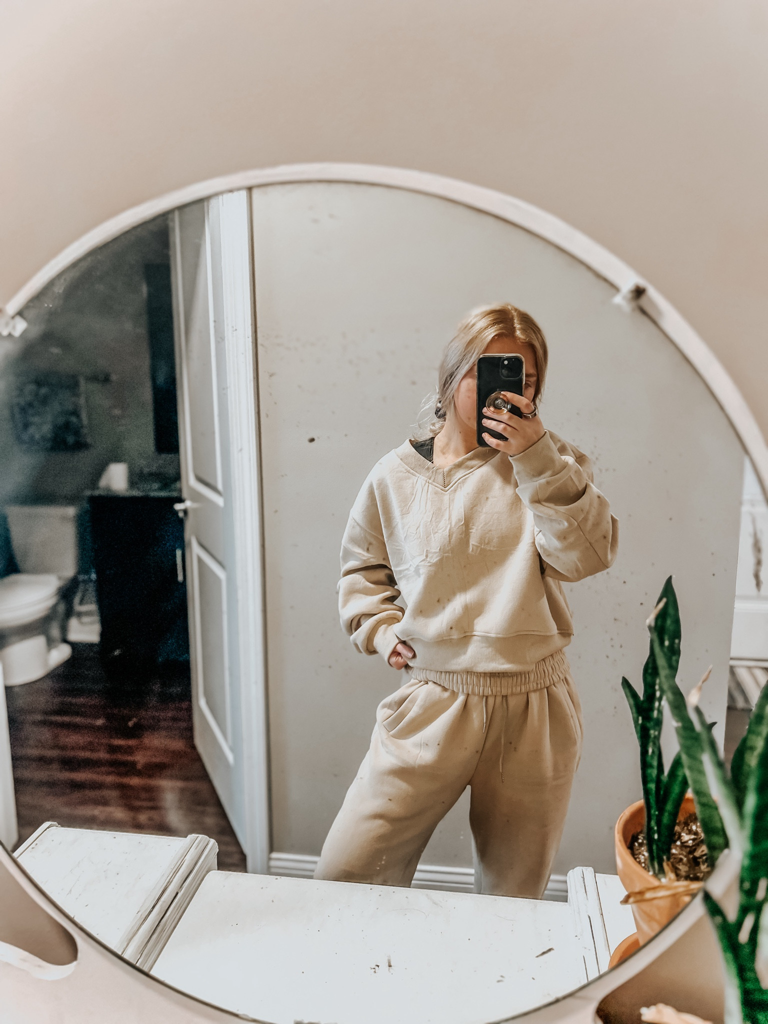 This set is so warm and comfy! Best lounge outfit for an everyday look. I’m wearing size small
.
.
Casual outfit, sweat set, comfy wear, everyday wear, gym outfit, weekend outfit, sweats set, Amazon fashion, Amazon outfit, Amazon find 

#LTKtravel #LTKSeasonal #LTKU