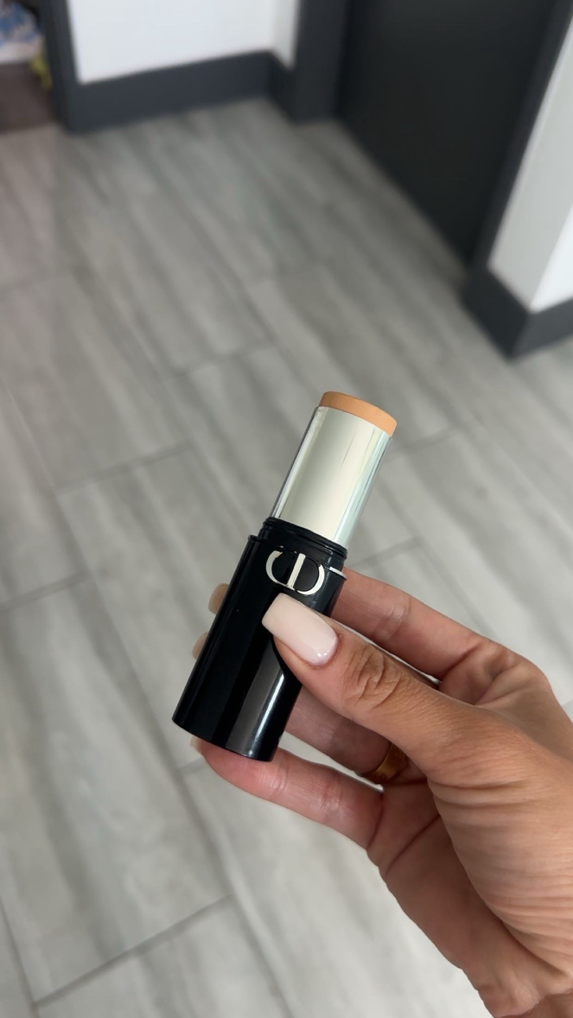 My favorite foundation 😍 for reference I have shade 2N 