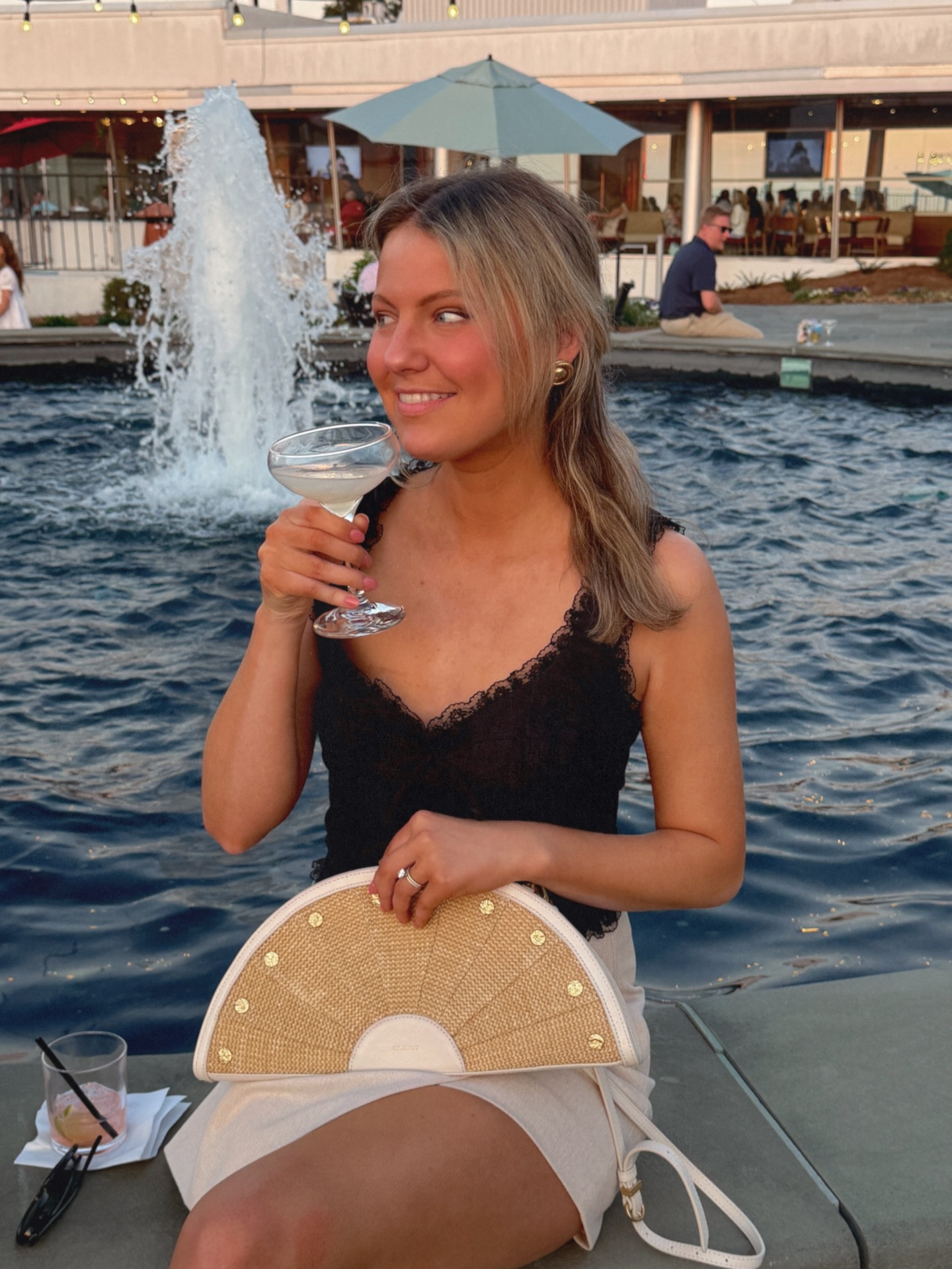 It’s my birthday, I’ll throw a fit if I want to🍸💅🏻

Bag: @hammittla