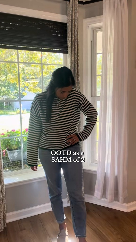 Top is medium 
Shoes are 
Jeans are 28

#LTKSaleAlert #LTKFindsUnder100 #LTKPetite