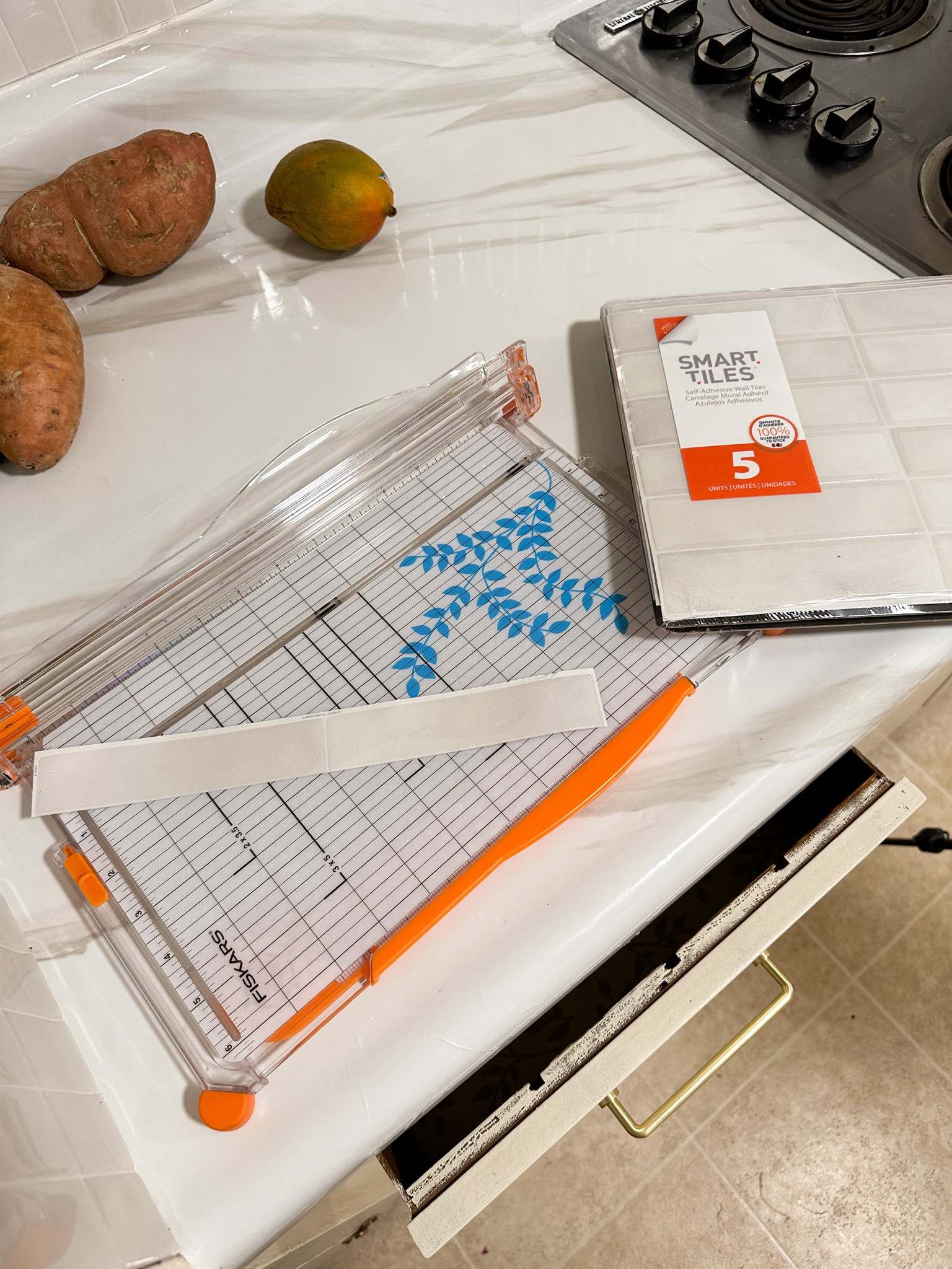 The easiest way to cut the *best* peel & stick backsplash 

#LTKHome #LTKFindsUnder50