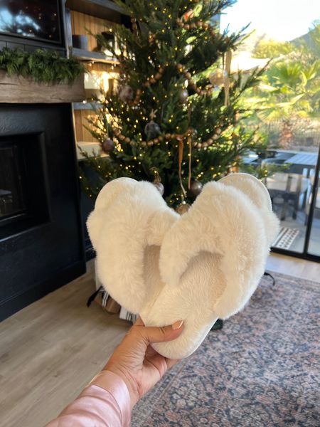 House slipper
Faux fur slippers 

#LTKGiftGuide #LTKunder50 #LTKstyletip