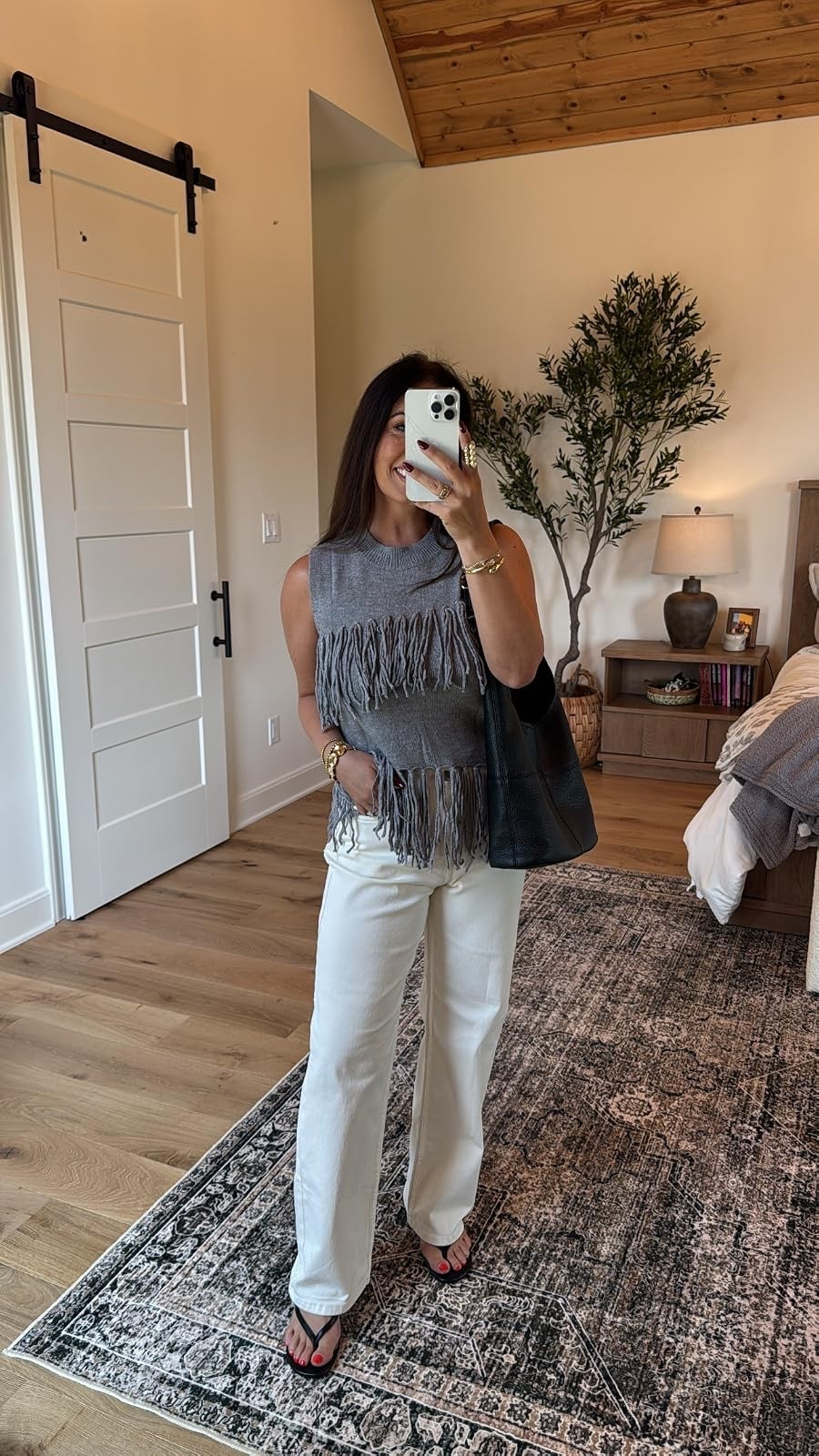 This fringe sweater vest is such a fun statement piece! Paired with white wide-leg jeans for a stylish western-inspired fall look.
#FringeTop #WesternStyle #WhiteJeans #FallFashion #LTKStyleTip #LTKFinds