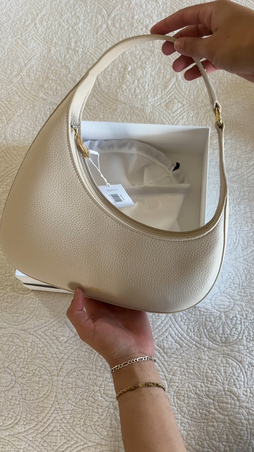 perfect handbag to add to any of your outfits! 

#LTKSeasonal #LTKfindsunder100 #LTKstyletip