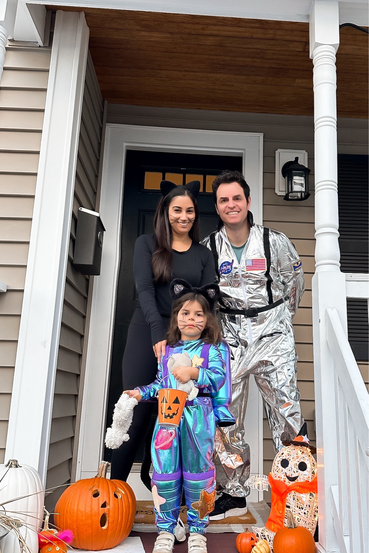 Just an Astronaut, cat and our space kitty 🪐 🐈‍⬛ 


Halloween, Halloween costume, cat costume, space kitty costume, pottery barn kids, astronaut costume, family costume, couples costume, family of three costume

#LTKKids #LTKHoliday #LTKFamily