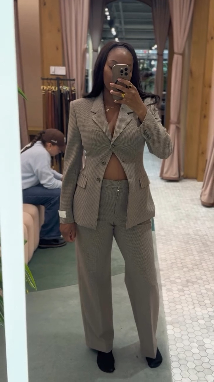 Pregnancy… but make it @aritzia . 🤍
Finding pieces that still feel like me while the bump grows.

Comment “NEED” and I’ll send the direct links.

Share this, save this & follow @donita_p on IG, TIKTOK & Pinterest more Tips, hair tutorials, styling tips & amazing content Donita Marie on YOUTUBE🩵🩵⁣

#Aritzia #PregnancyStyle #BumpFriendlyFashion #LuxuryLifestyle #PregnancyOutfits