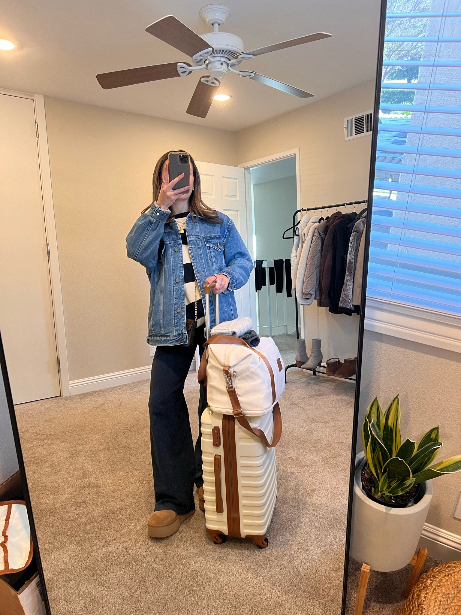 Off to the Midwest for a week! Comfy attire only for the airport  Jacket is from a local boutique but I linked a similar one

#LTKActive #LTKTravel