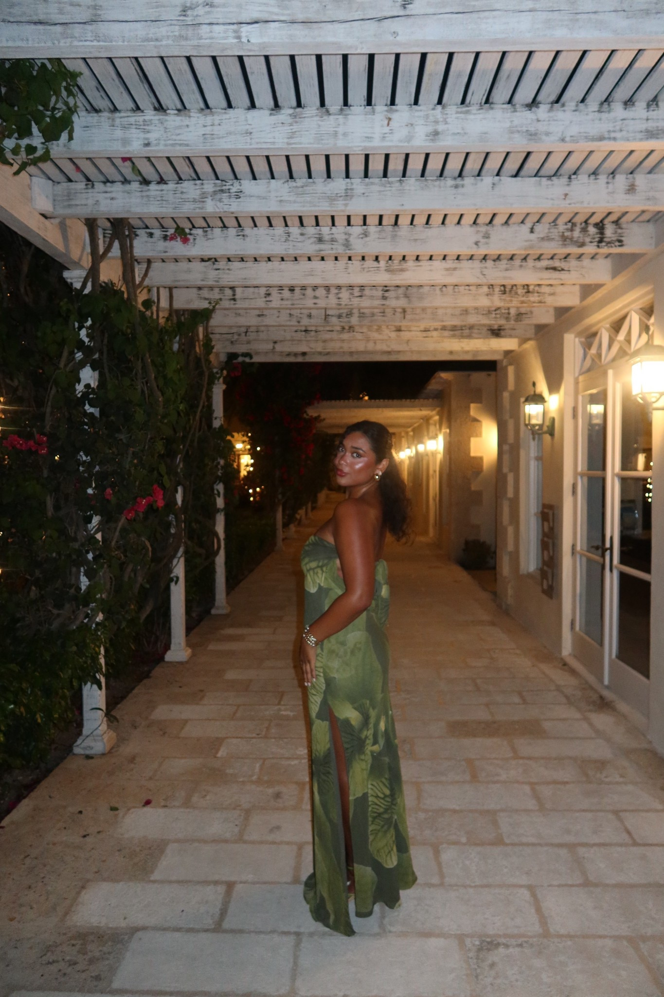 Peppermayo dress I wore in Turks & LOVE, strapless dress with an open back detail, holds up rly well too💚 runs true to size, wearing a US 8