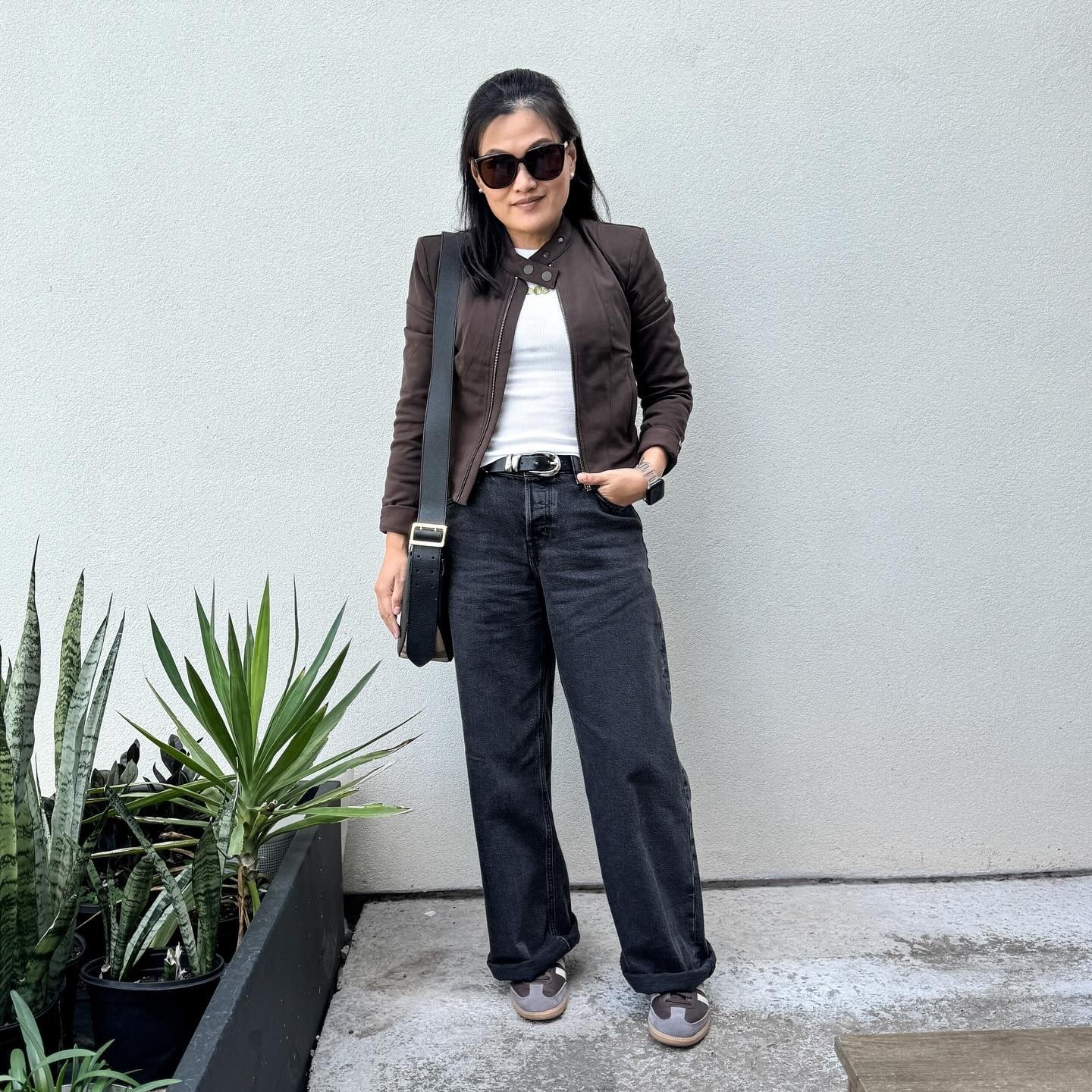 ‘‘Twas a busy Sunday running errands, but I like finally being able to layer in the morning when it’s cool. 

𝐎𝐔𝐓𝐅𝐈𝐓 𝐃𝐄𝐓𝐀𝐈𝐋𝐒:
Shoes: @adidas ; Jeans: @hm ; Top: @target ; Jacket: @alo ; Sunglasses: @balenciaga ; Bag: @burberry