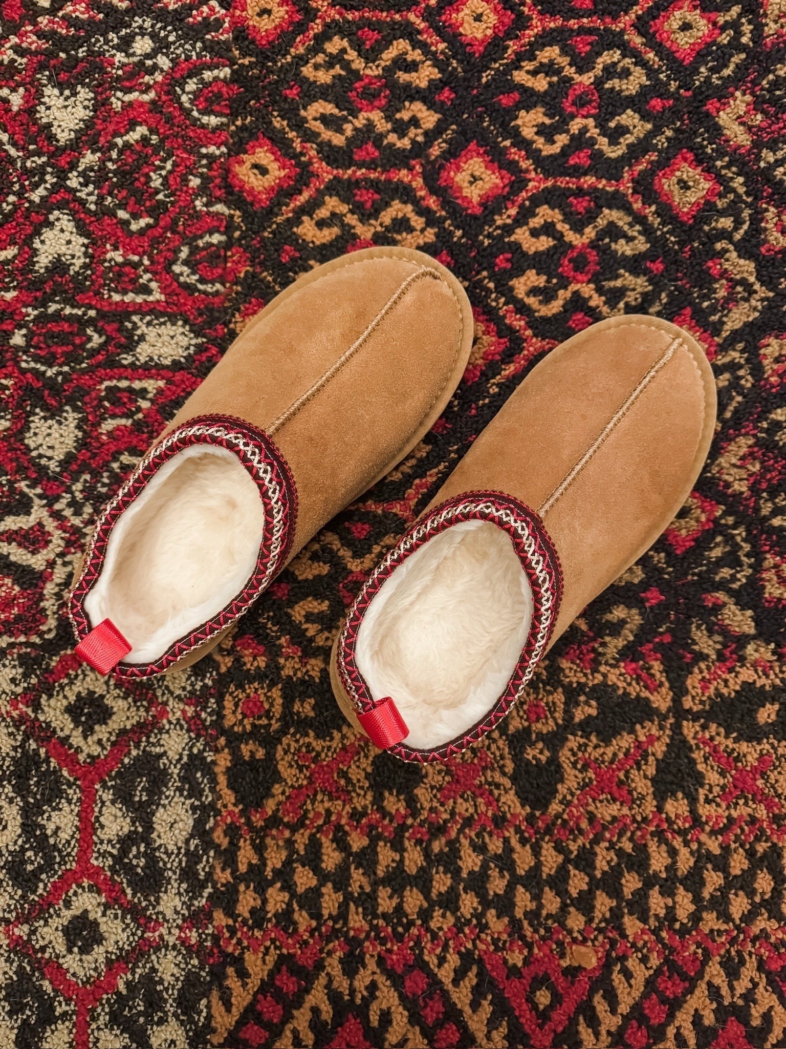 Cozy season essentials 🤎 These faux shearling slippers are everything you need for chilly mornings — soft, warm, and perfectly paired with a patterned area rug for that cozy fall vibe 🍂✨

I love how the suede texture and red stitching detail pop against the vintage-style rug — comfort meets classic design at home! 🏡


#CozyHome #FauxShearlingSlippers #SuedeSlippers #FallHomeDecor #RugStyle #HomeDetails #WarmAndCozy #HomeInspo #ComfortStyle #LTKHome #LTKFinds #eanesinteriors


#LTKmomlife #LTKHoliday #LTKSeasonal
