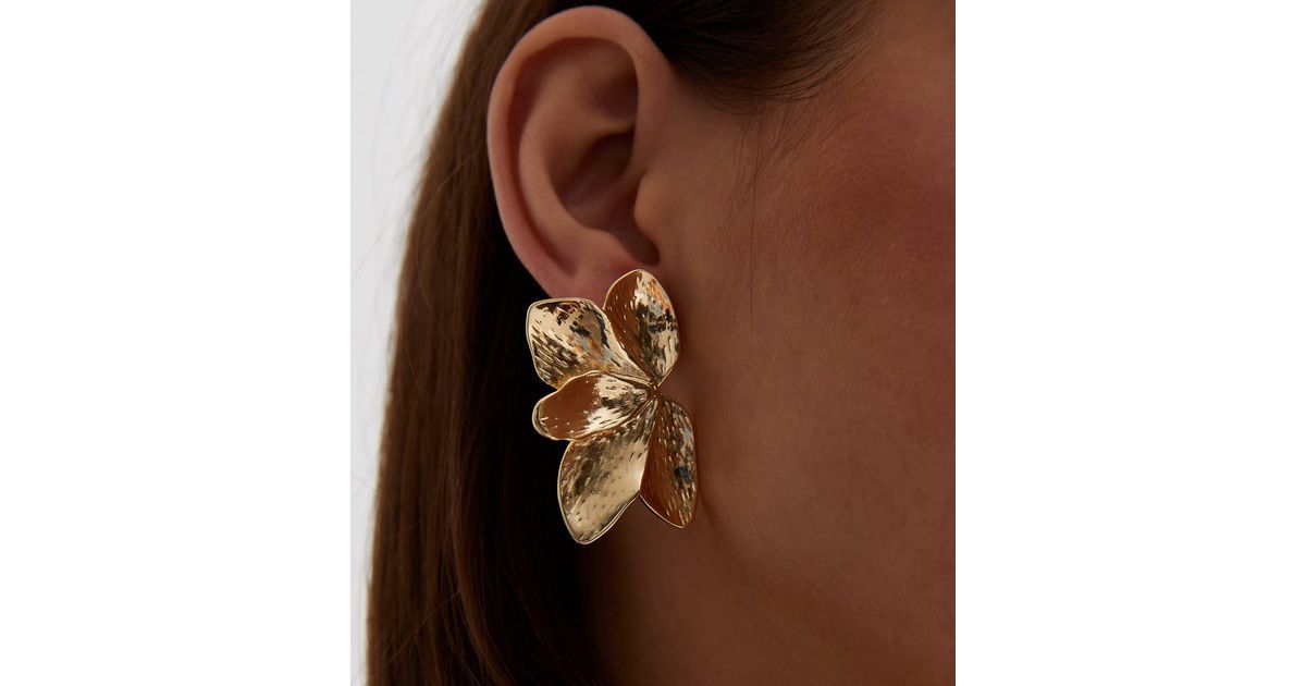 Gold Flower Petal Stud Earrings
						
						Add to Saved Items
						Remove from Saved Items | New Look (UK)