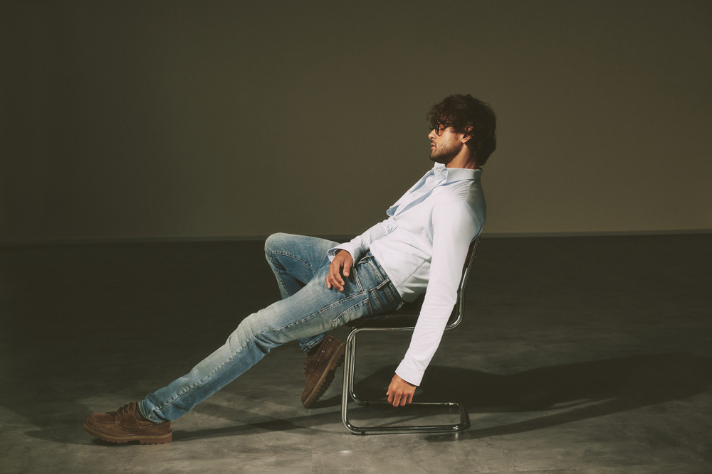 Marlon Teixeira é o rosto da campanha “L’Arte di Vivere”, da Colcci, que mostra um novo direcionamento para o estilo urbano nas coleções masculinas da marca, em especial o jeanswear! 

 #LTKbrasil #LTKhomens #LTKjeans