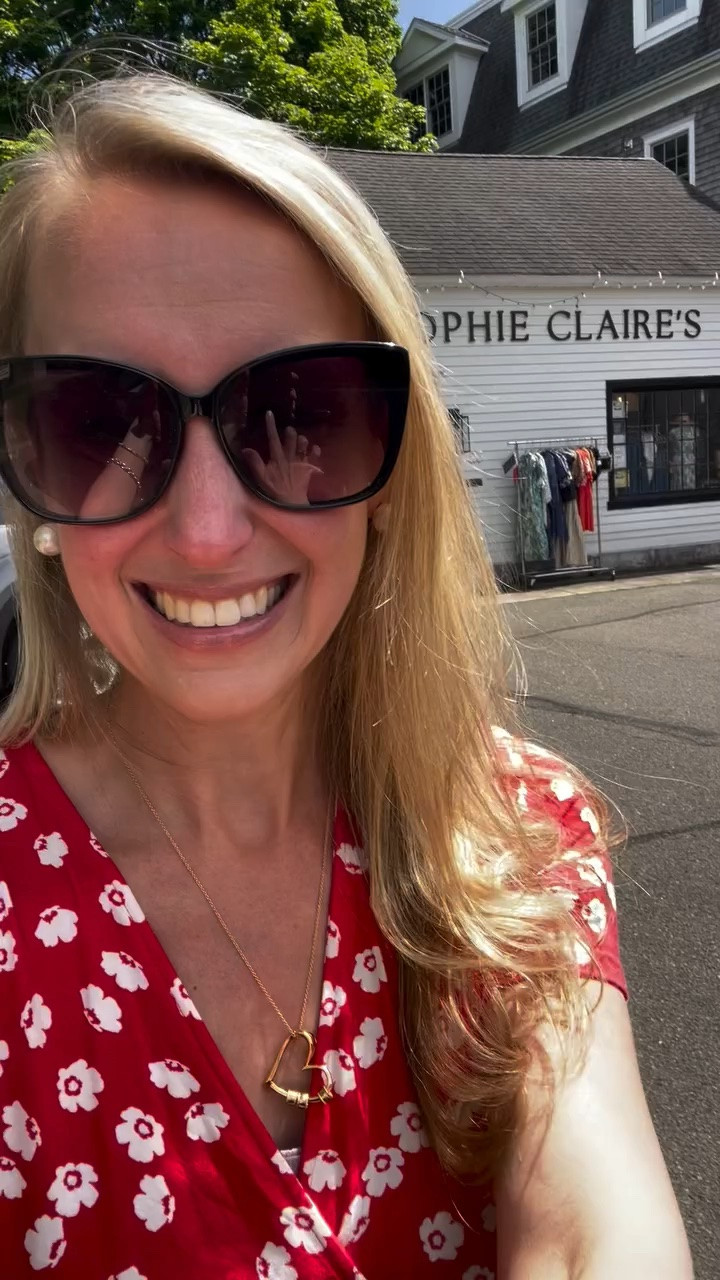 I was SO excited to visit @sophieclairesshop for my small business style spotlight #2! This charming coastal shop is in downtown Milford and they sell a variety of beautiful housewares and the most amazing clothes.. check out what I tried on 👗🥰 definitely worth a trip! 

Where should I go next in southwestern CT? I love helping to support small businesses AND finding new spots! #shoplocal #shopping #style #fashion