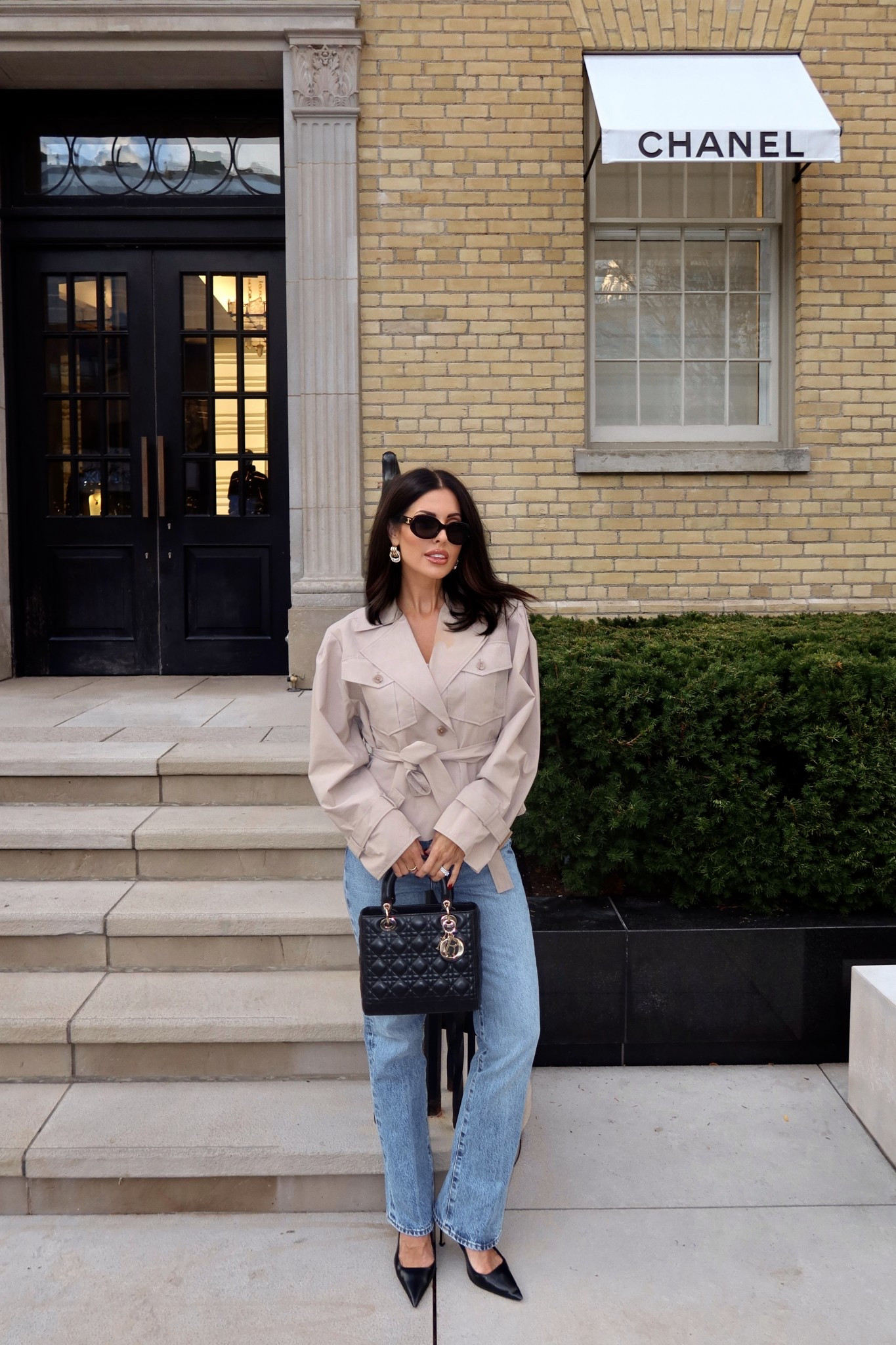 Utterly obsessed with this crop trench! So chic snd effortless with a pair of denim or trousers. 

Crop trench- size small 
Denim- size 26 

#LTKfall #LTKcanada