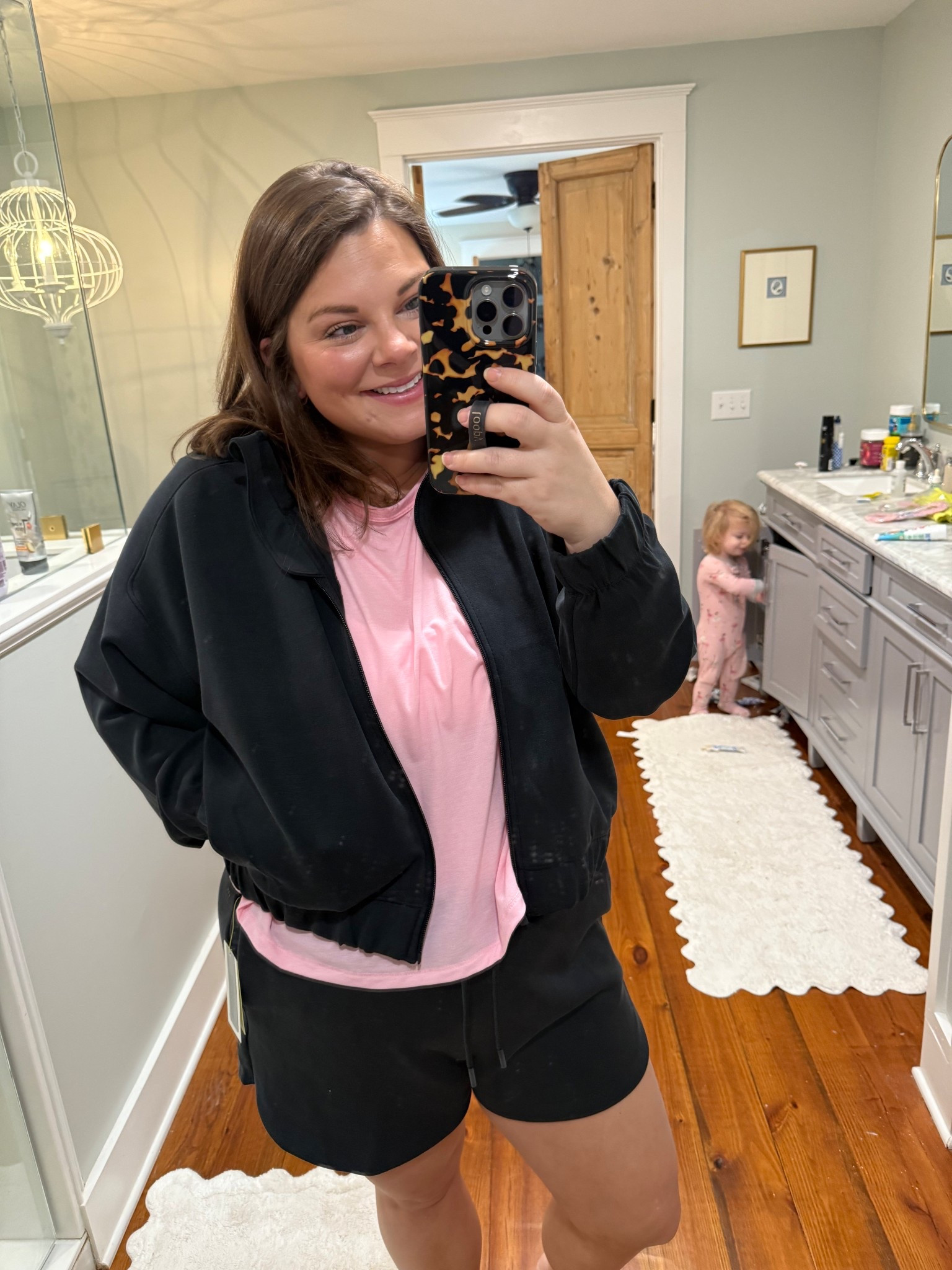 Wearing an XL I’m the set, XL in the sports bra, and the XXL in the top 