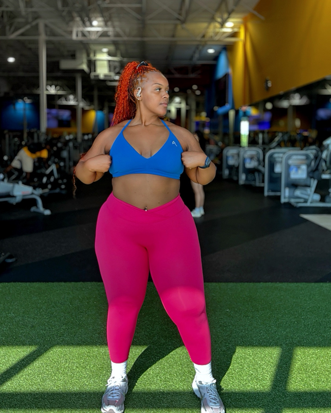 Pink Berry 💙🩷 ft. Oner Active

EASYLIFT™ ULTRA MINIMAL V NECK BRALETTE
Size - XL 
Color - Tropical blue 

UNIFIED WRAP LEGGINGS
Size - XXL (Wear a size XL now)
Color - Berry Bloom

ONER GRAPHIC WASHED T-SHIRT
Size - XL