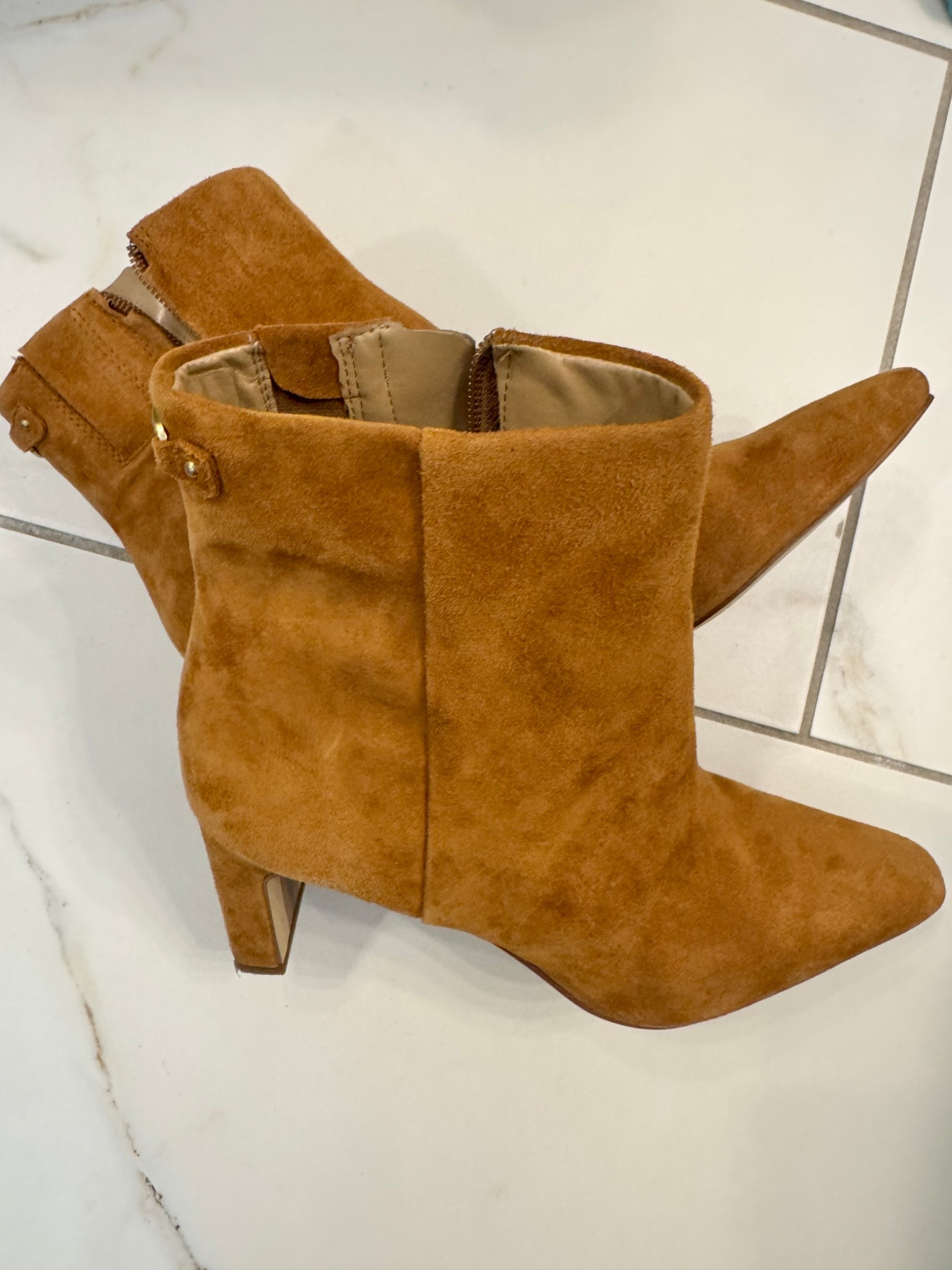 Comfy fall boots! 

#LTKShoeCrush #LTKSeasonal #LTKFindsUnder100