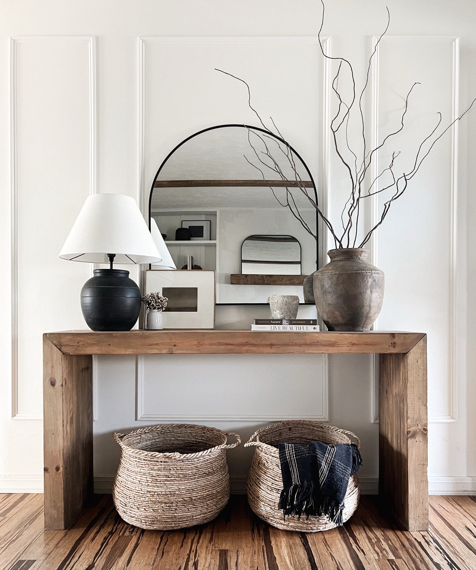 entryway console styling

Neutral decor. Entryway console table. Arch mirror. Mirror. Vase. Baskets. Home decor. Black lamp. Artisan lamp. Artisan decor  Amazon decor 

#LTKhome #LTKfindsunder50 #LTKstyletip