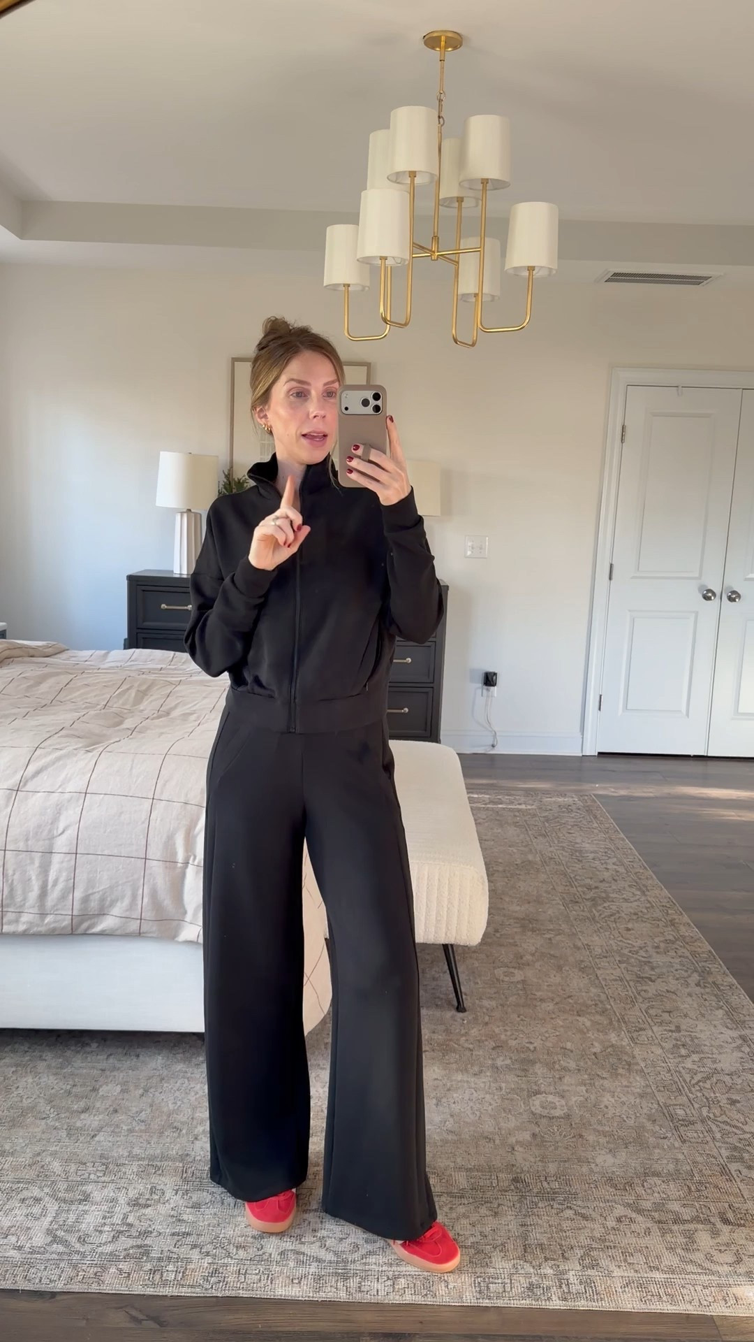 Looking for the perfect travel/lounge/errands outfit? @spanx has it and it’s 30% off right now! Wearing S in both! #SpanxPartner 