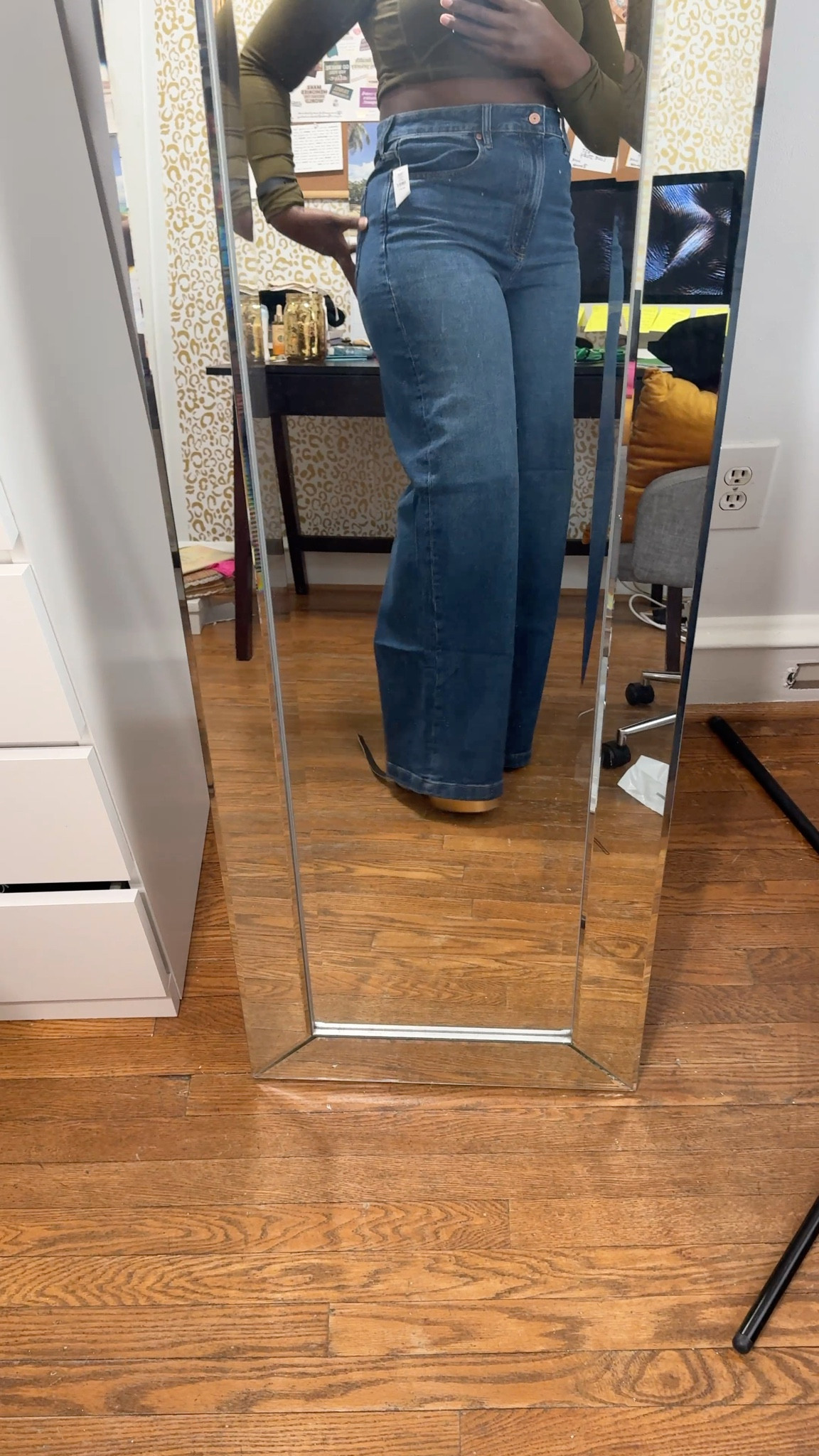 Love these extra high rise stride wide-leg jeans from Gap. Wearing size 31 Tall. Currently 50% off for a limited time. 



#LTKMidsize #LTKTall #LTKSaleAlert