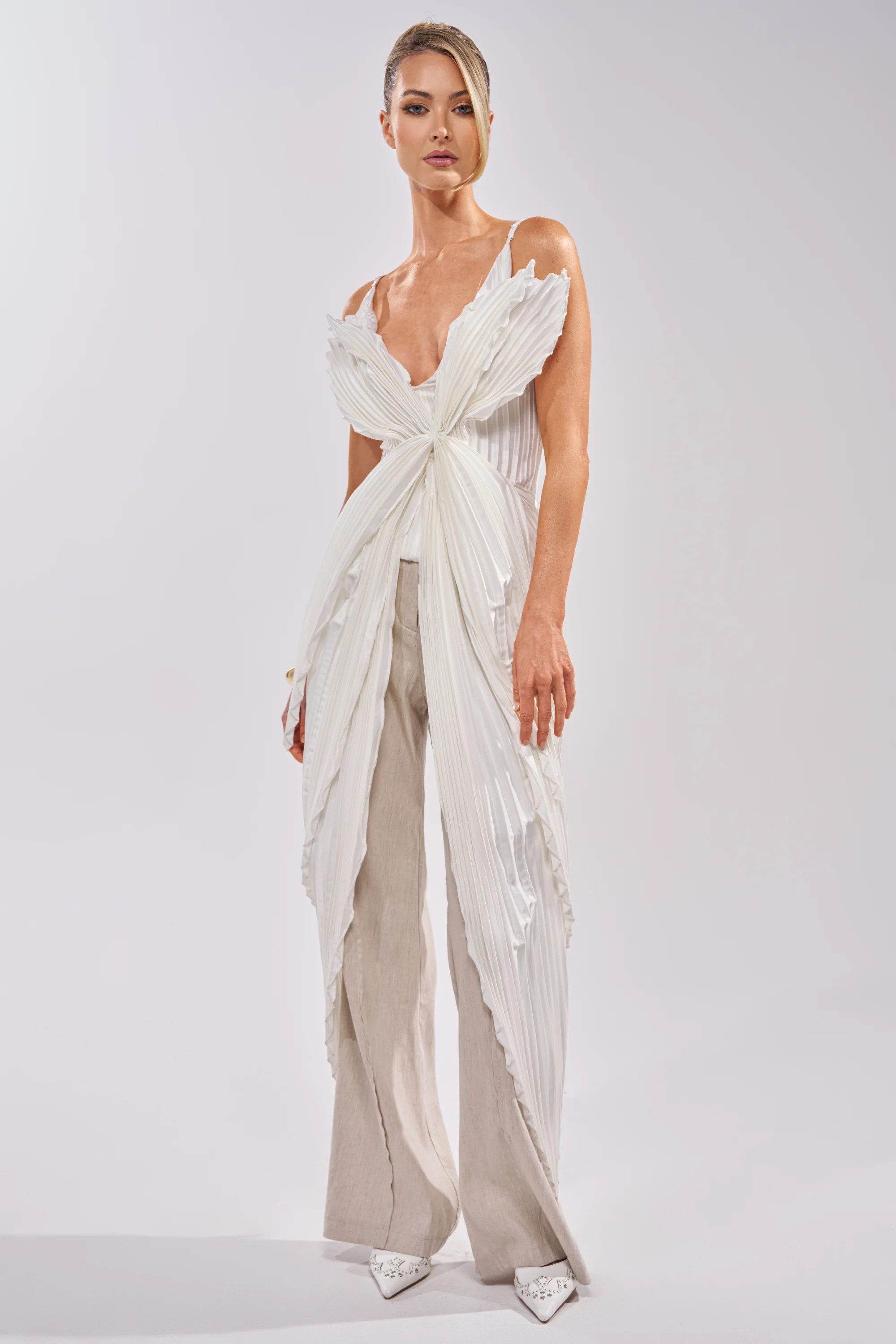 FLYING FREE LAYERED TOP | AKIRA