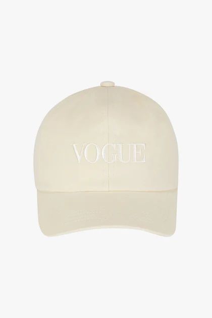 Casquette VOGUE écrue avec logo brodé | Vogue FR