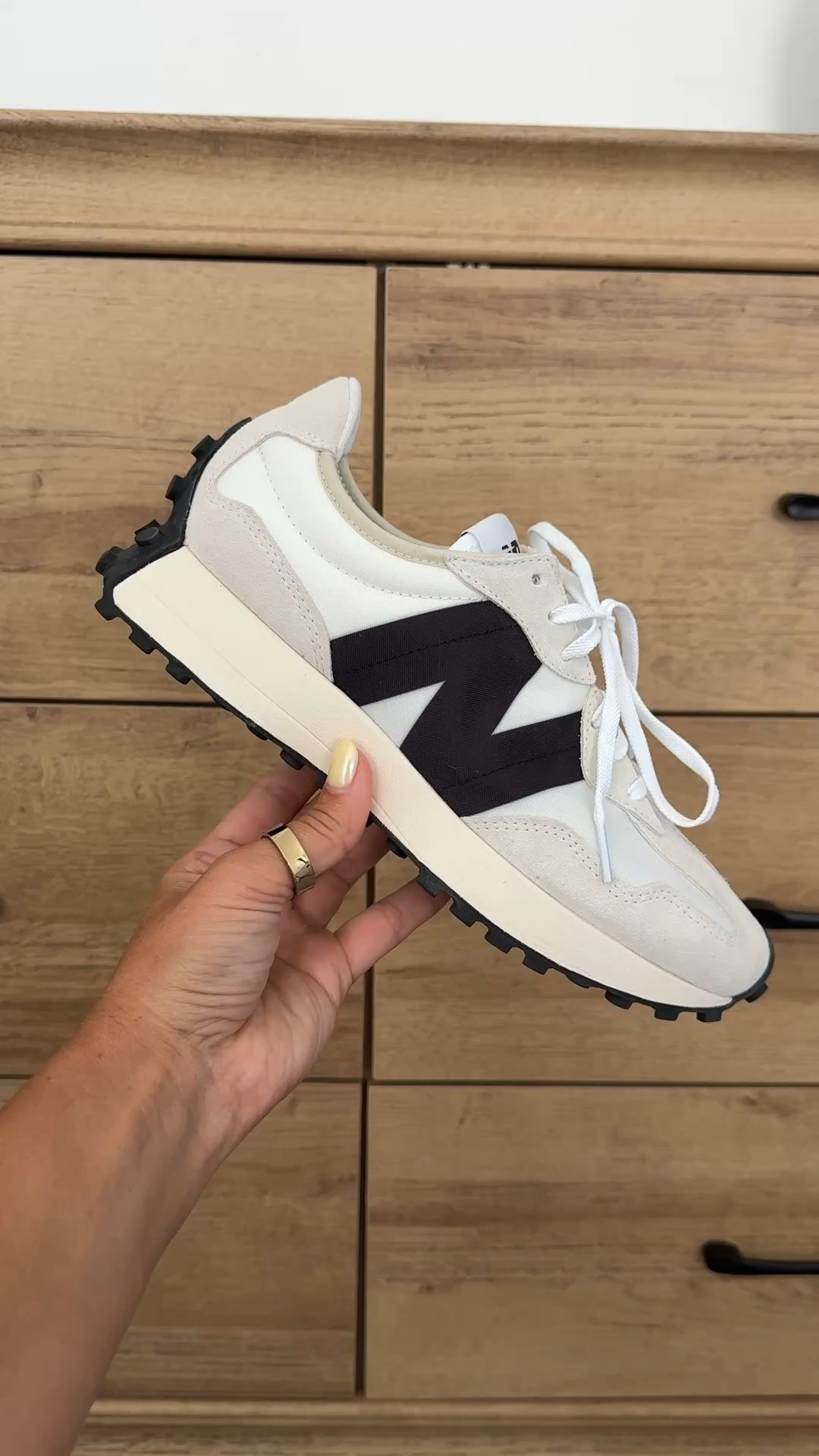New balance 327

#LTKActive #LTKWorkwear #LTKSaleAlert