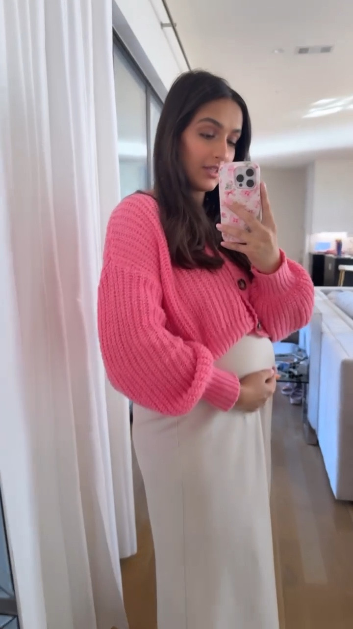 Outfit of the day! I’m wearing a size small in the sweater💘

#LTKWorkwear #LTKBump #LTKStyleTip