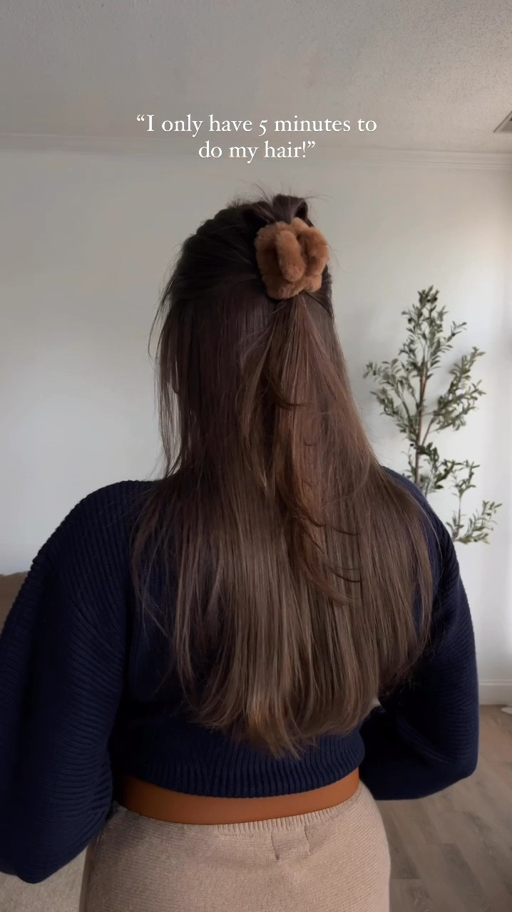 Easy winter hairstyle, half up hairstyle, claw clip hairstyle 

#LTKWatchNow #LTKCyberWeek #LTKHoliday