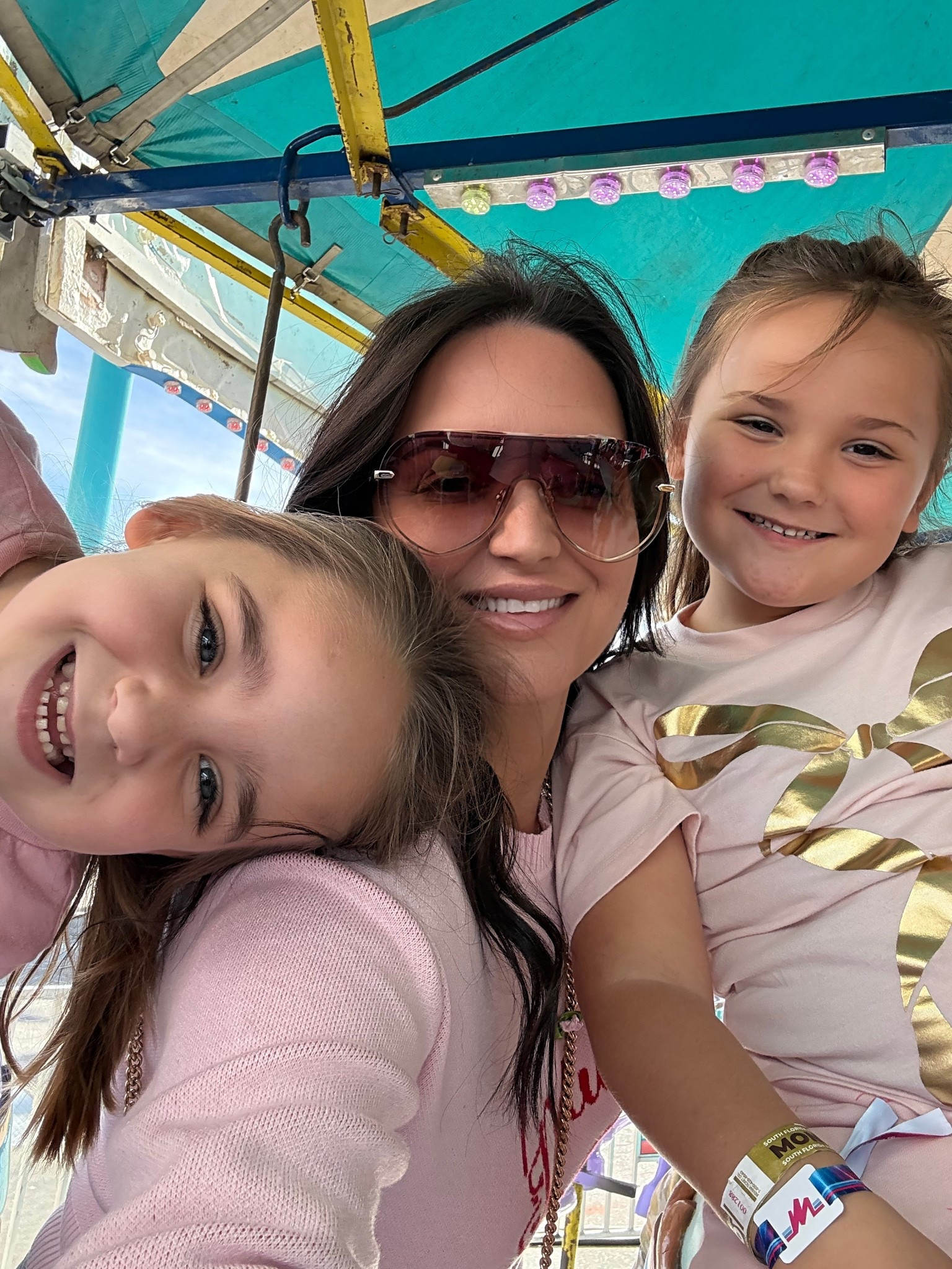 Obsessed with these sunnies. They go with just about everything 🤩

#LTKgrwm #LTKmomlife #LTKBeauty