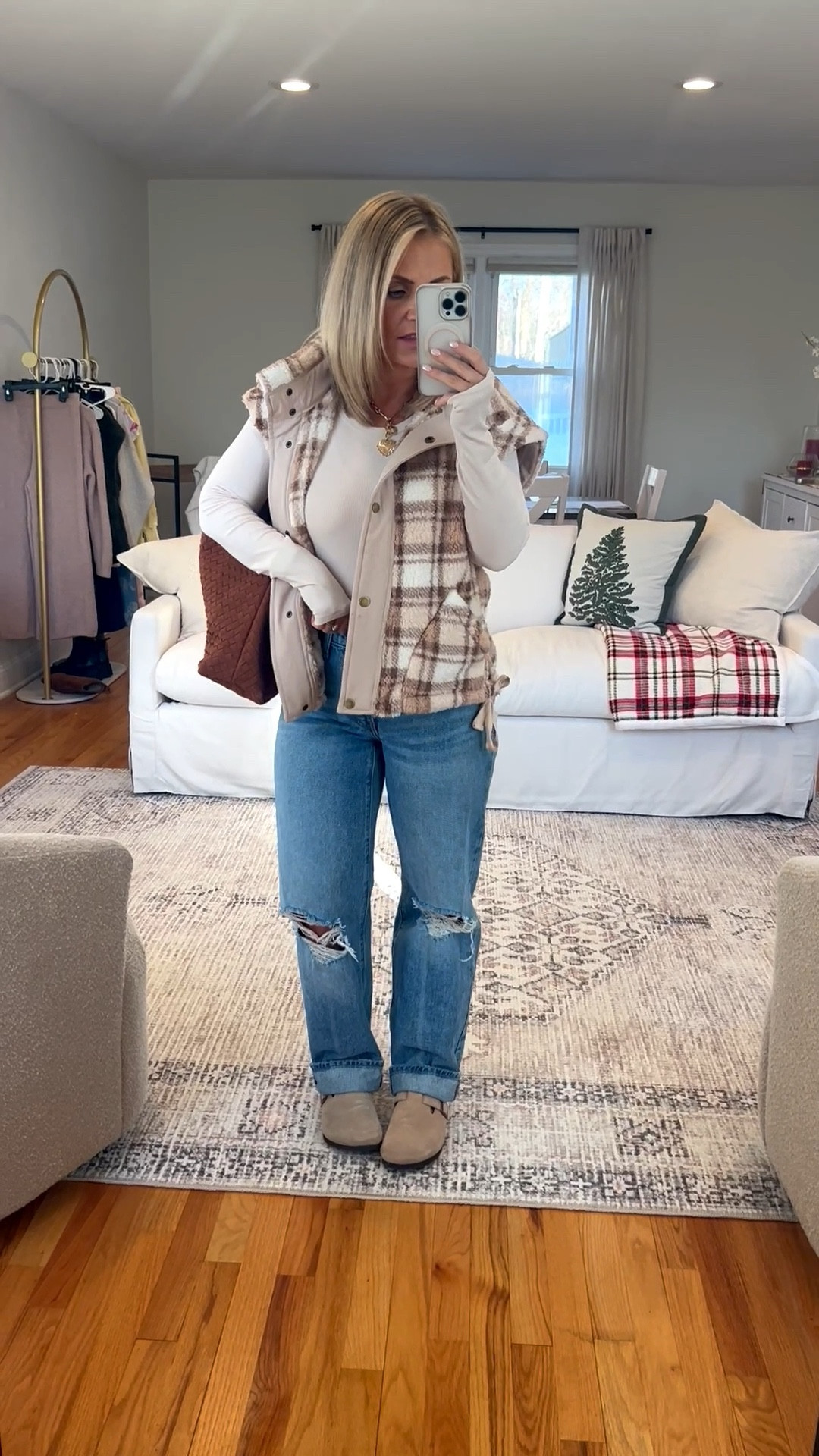 Amazon casual outfit idea that is perfect for winter!❄️



Amazon finds, Amazon fashion, Amazon outfit idea, winter outfit, casual outfit, petite fashion, midsize fashion, winter socks

#LTKootd #LTKMidsize #LTKPetite