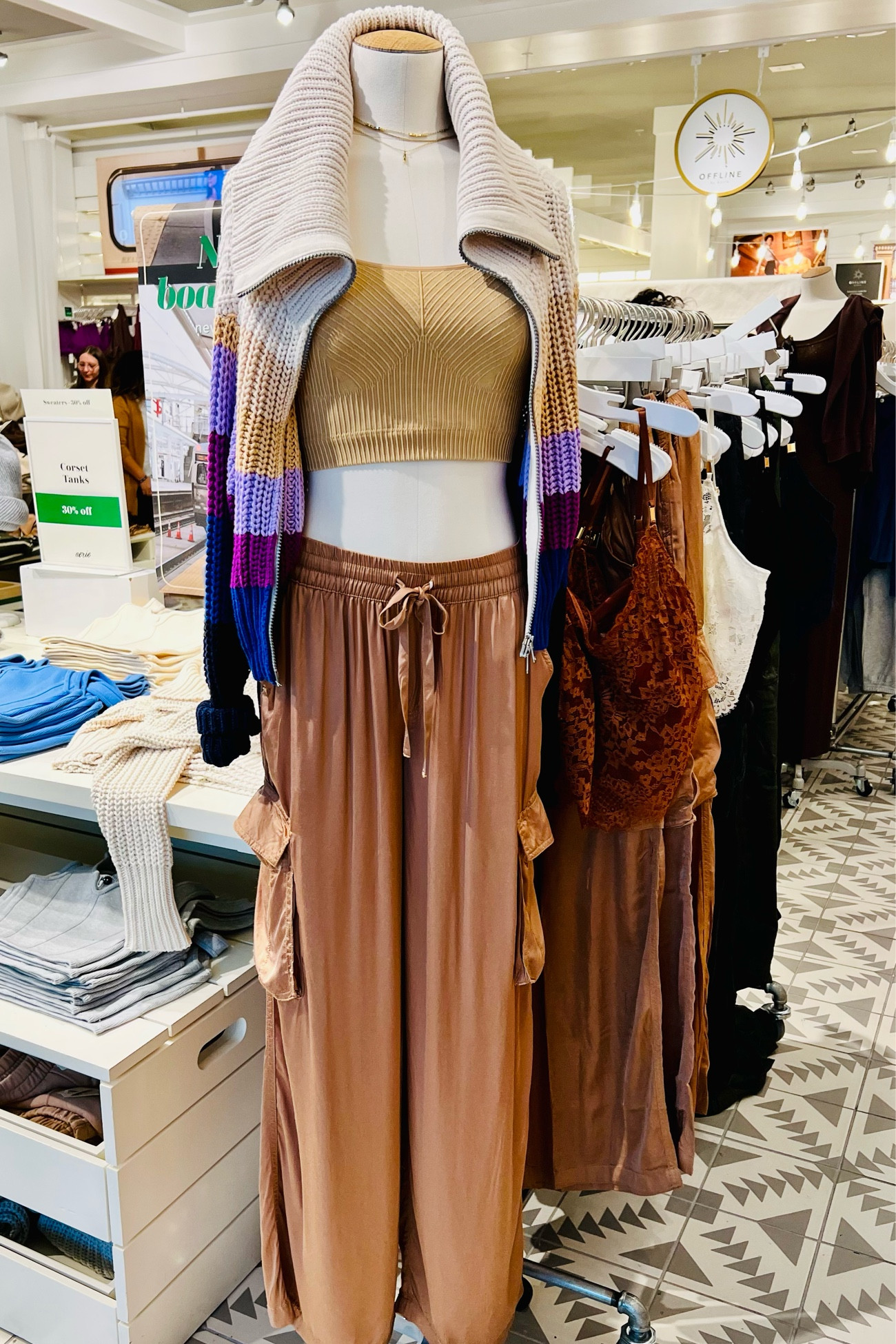 Fall styles at Aerie 🤎🖤

#aerie #fallstyles #fallfashion #womensfashion #loungewear #athleisure 

#LTKstyletip #LTKfindsunder50 #LTKSeasonal