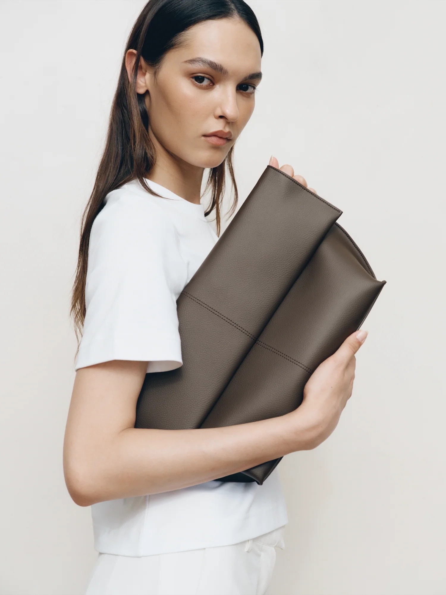 Seamed Clutch Espresso

Introducing the Seamed Clutch, our first handheld silhouette. The Seamed Clutch is soft yet structured with subtle vertical seaming that’s uniquely Freja Finished with a suede interior and our signature double magnetic closure

#LTKootd #LTKTravel #LTKWorkwear
