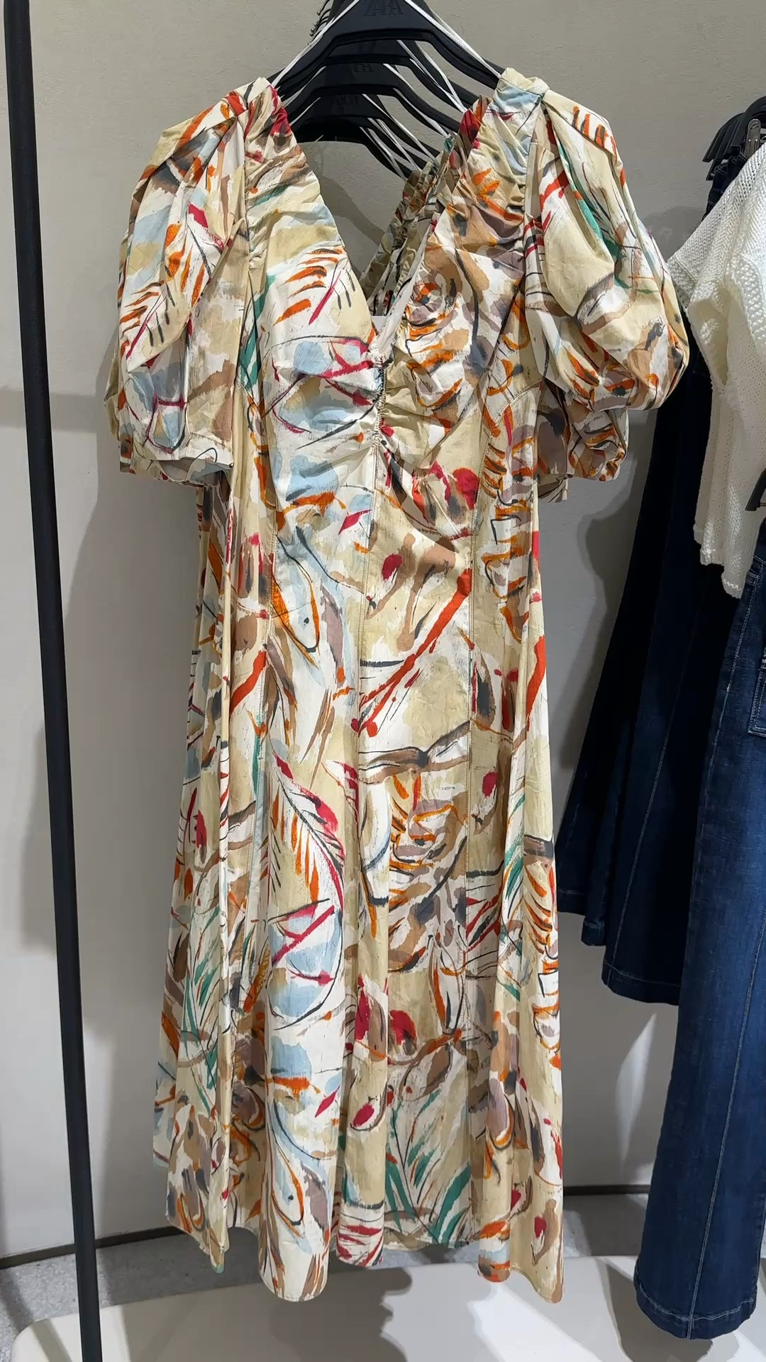 This dress is screaming SPRING!


#LTKeurope #LTKstyletip #LTKspring