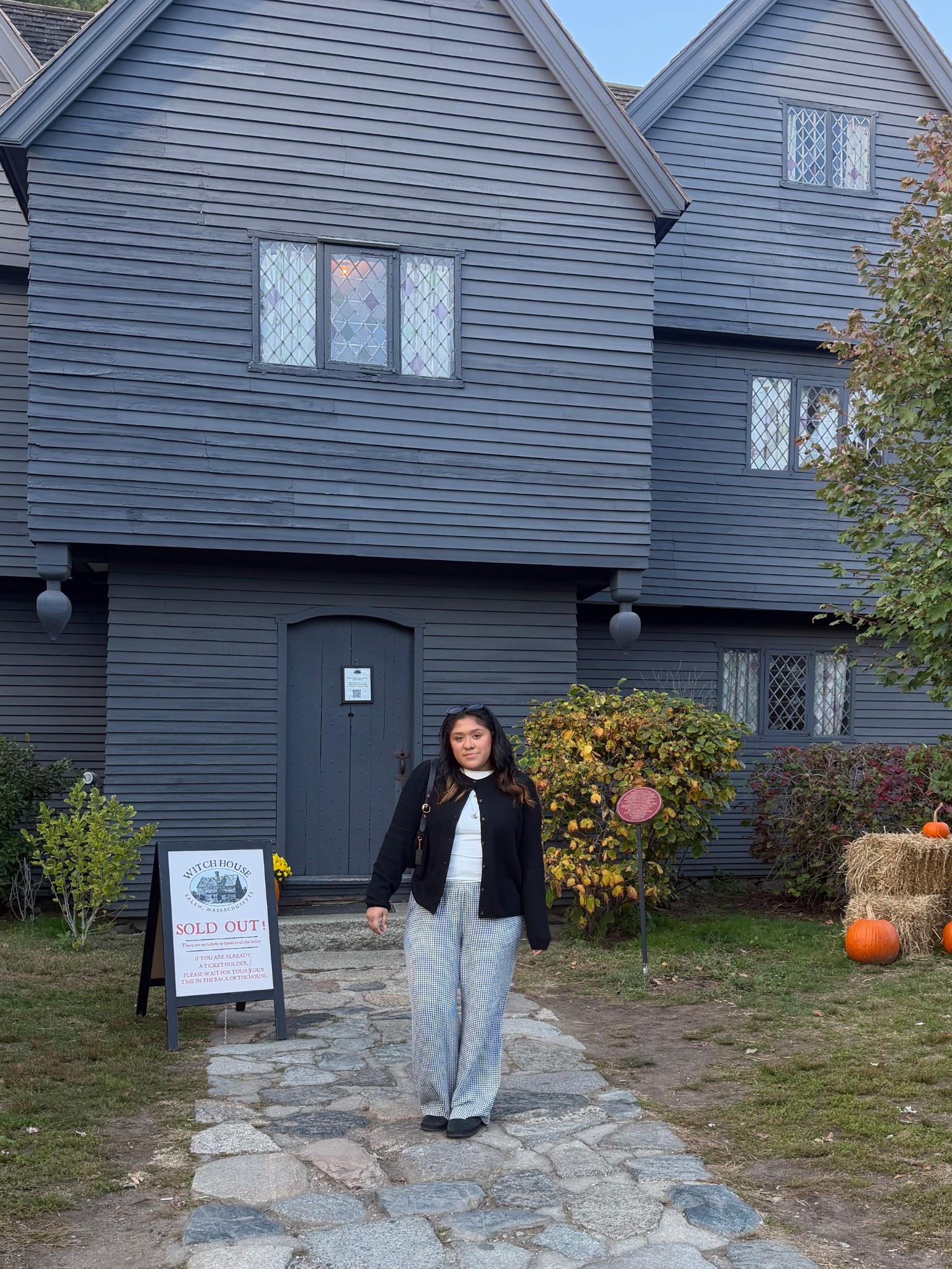 quick ootd from my trip to salem, massachusetts! spent the day walking around and this outfit was so comfy but still chic! definitely an outfit i’d recommend if you’re going to salem or anywhere where you’ll be walking a lot and waiting on long lines! 

#LTKStyleTip #LTKPetite #LTKMidsize