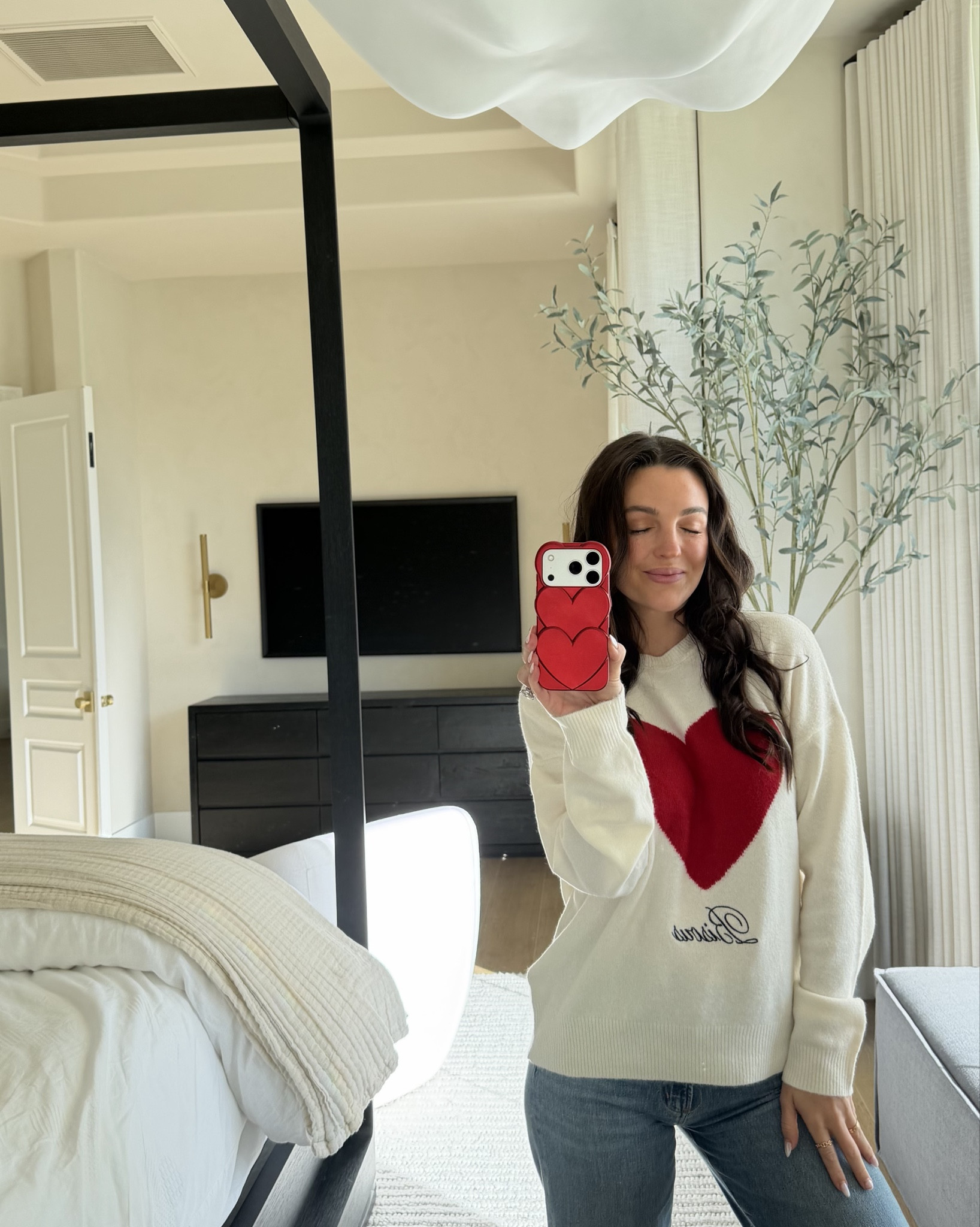 How cute is this heart sweater for Valentine’s Day?!🥰💌

#LTKootd #LTKFindsUnder50 #LTKSeasonal