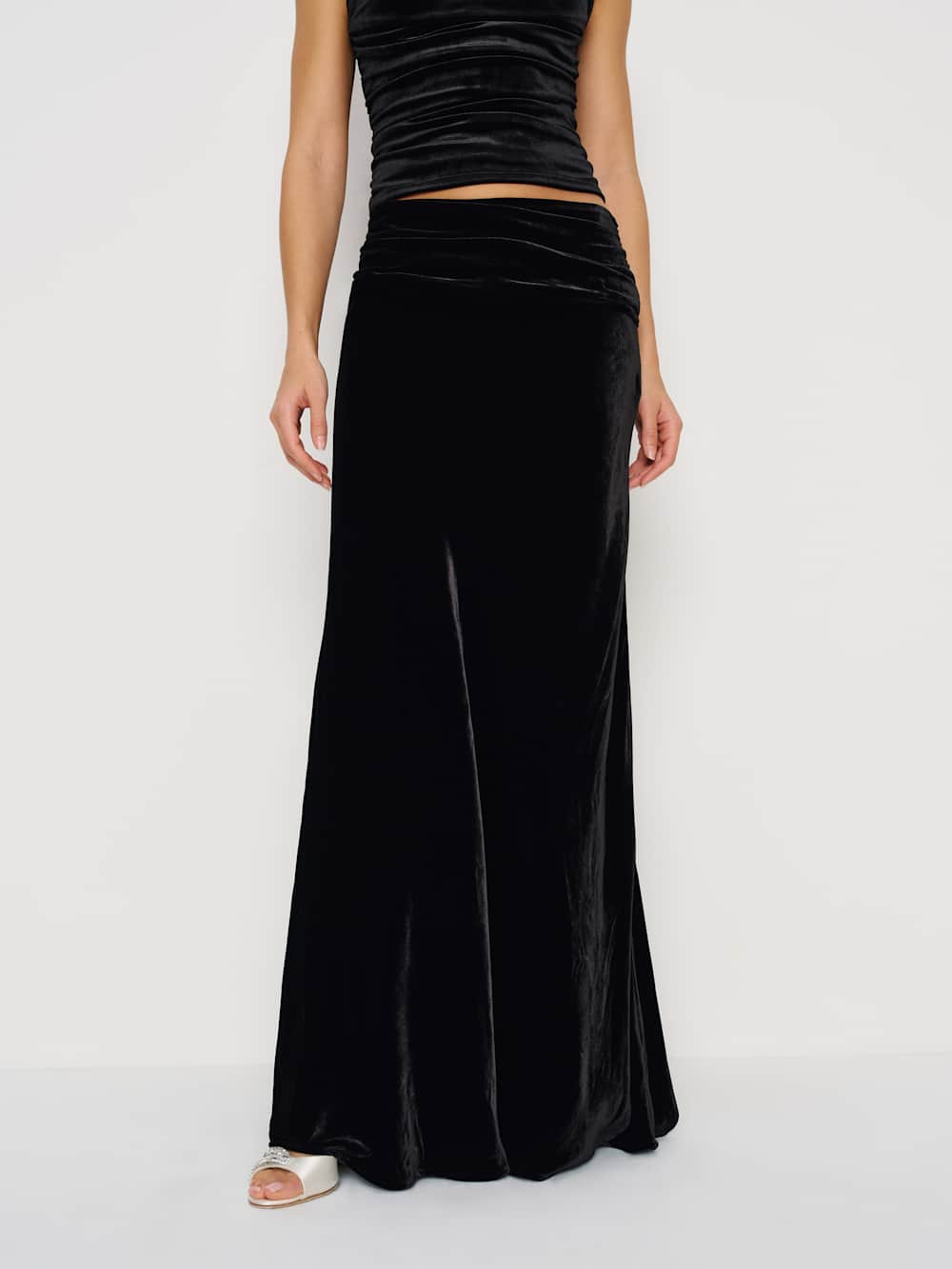 Evie Velvet Skirt | Reformation (Global)